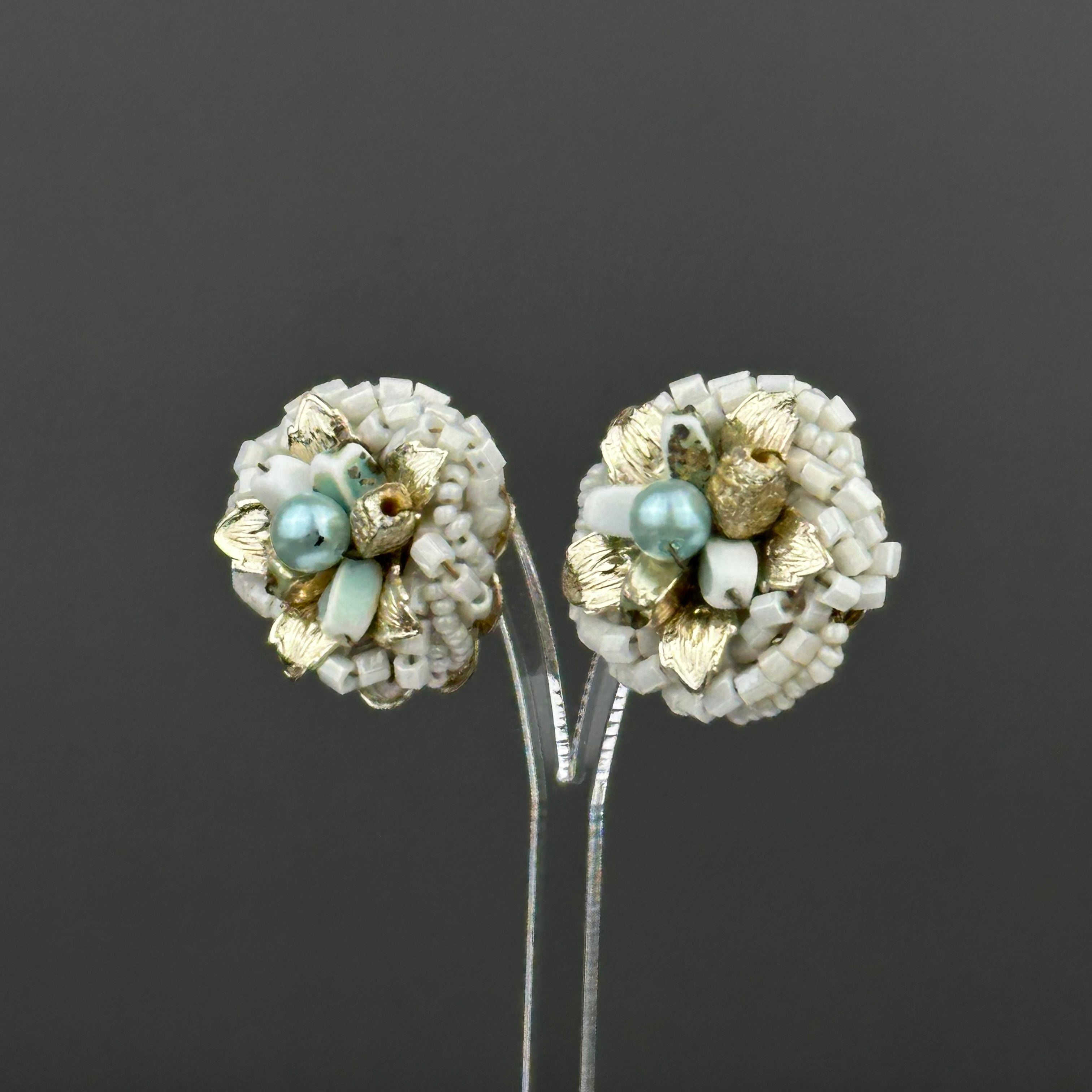 Vintage Japan Ivory & gold beaded clip on earrings