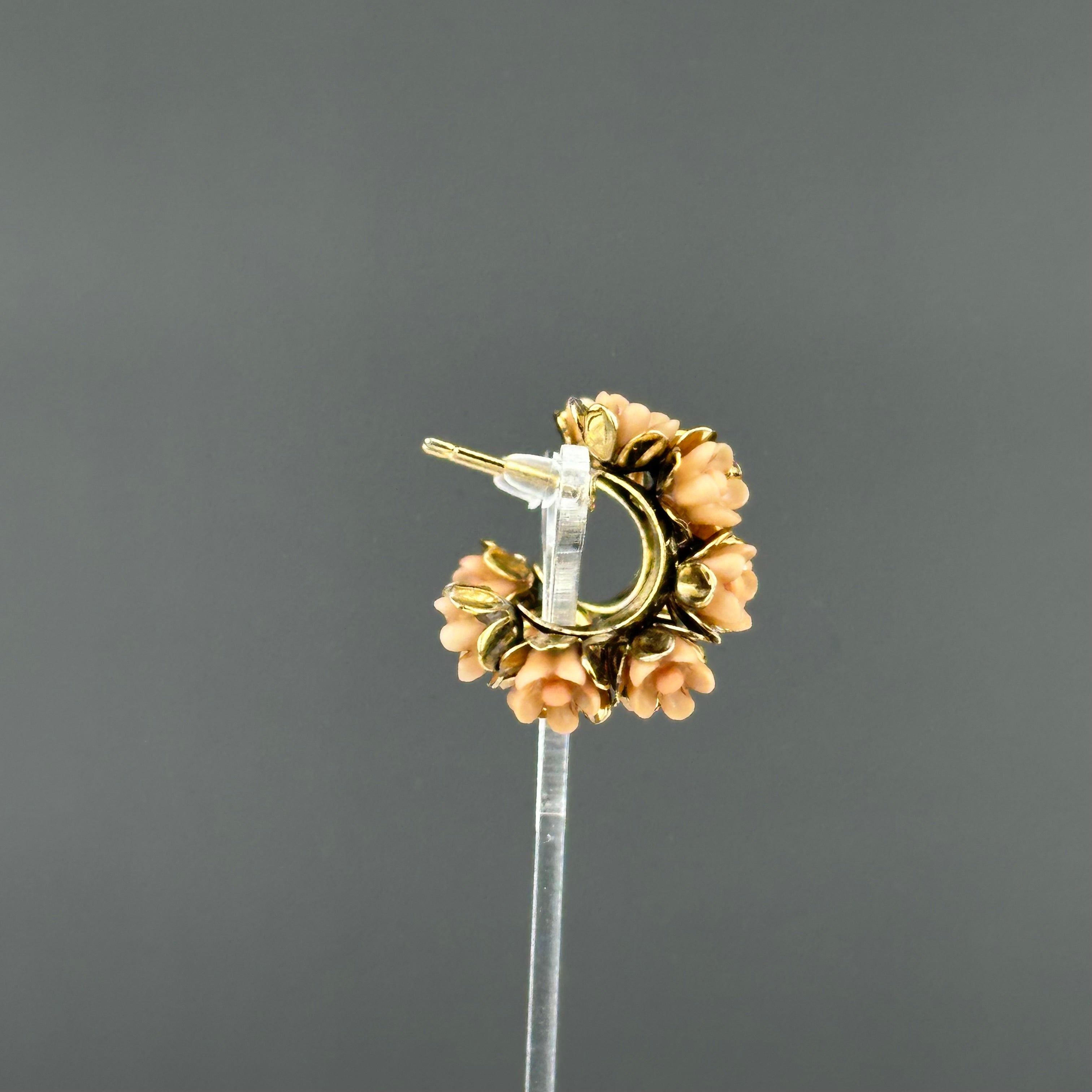 Vintage beige plastic flower hoop earrings