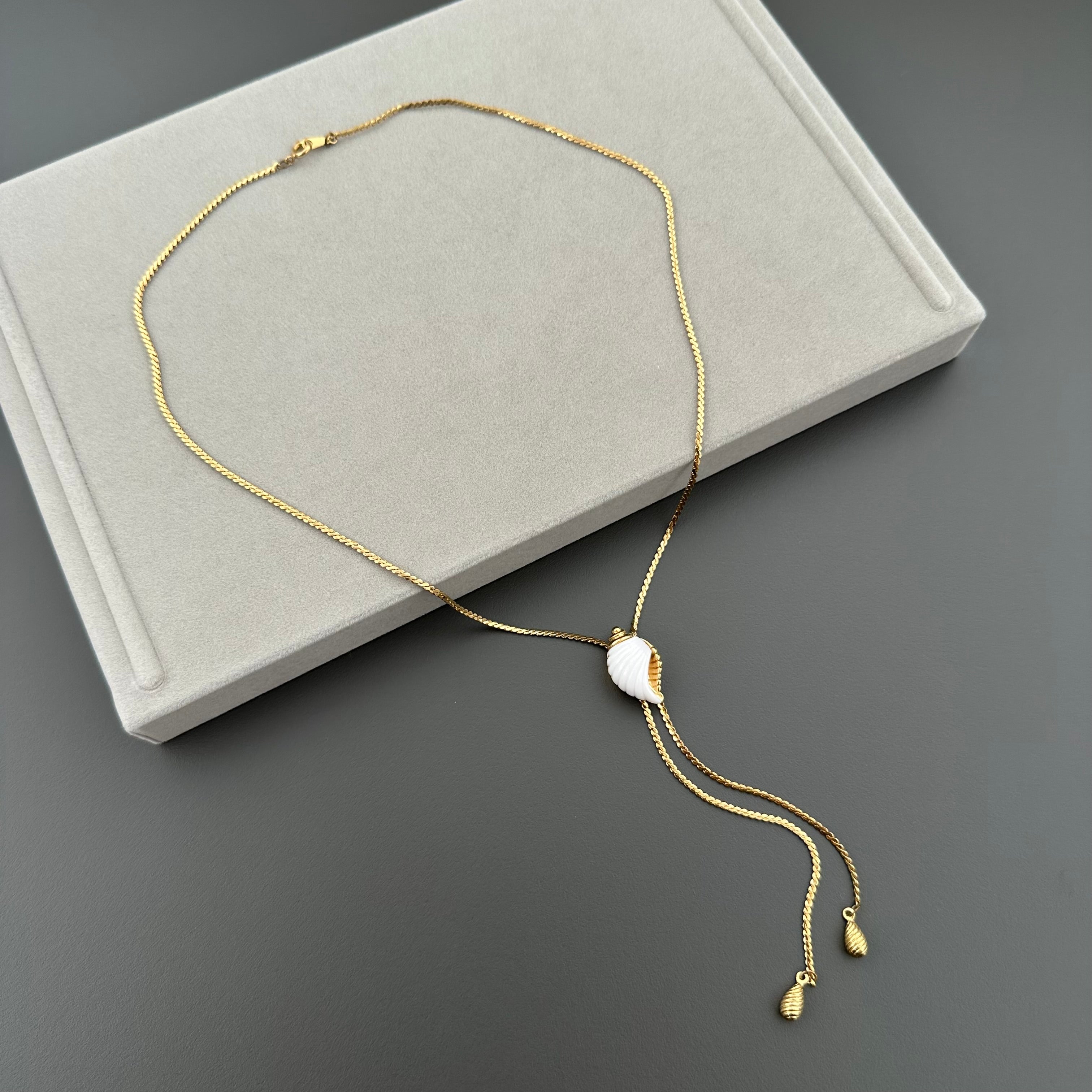 intage AVON gold tone sliding lariat necklace with white shell pendant