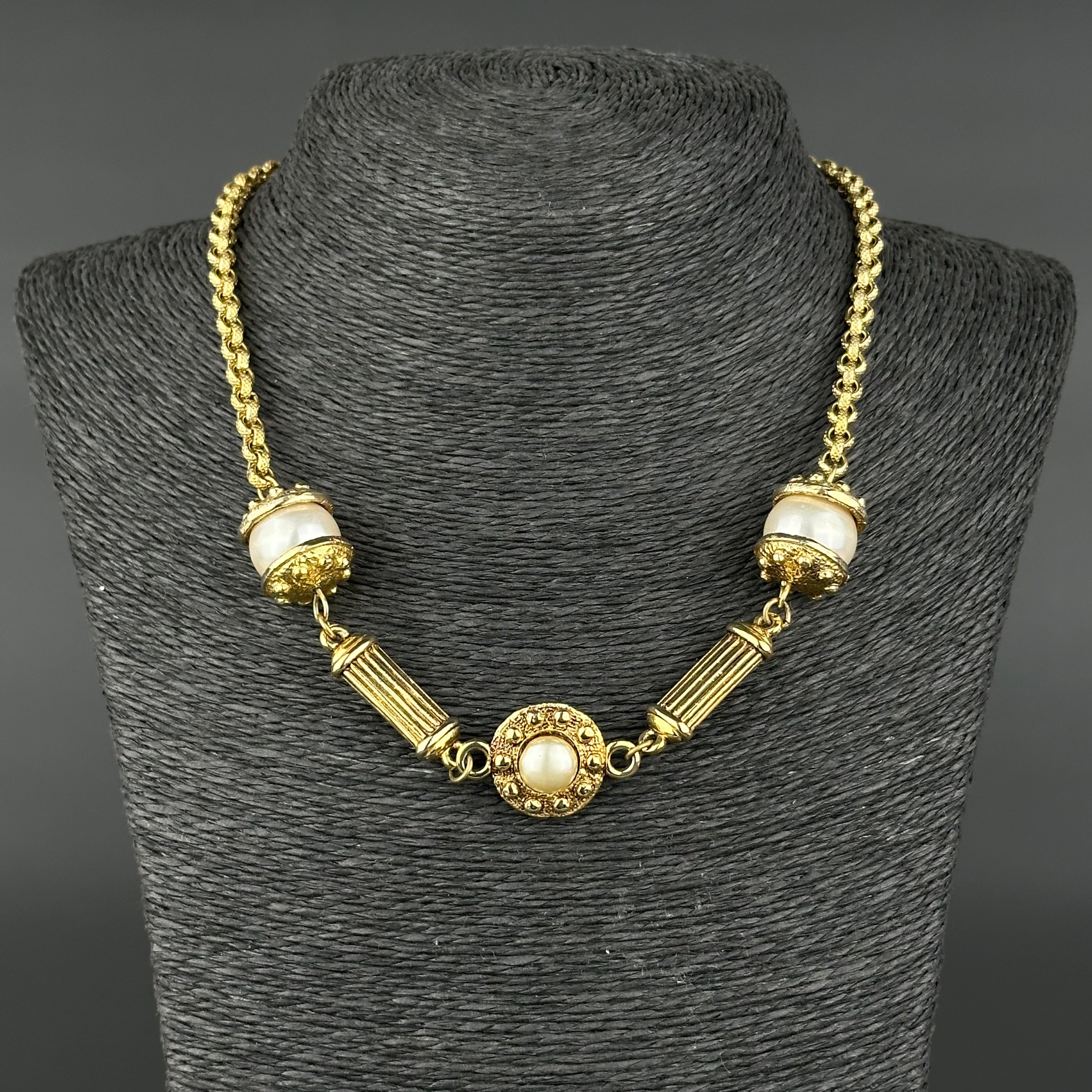 Vintage gold-tone and faux pearls choker necklace