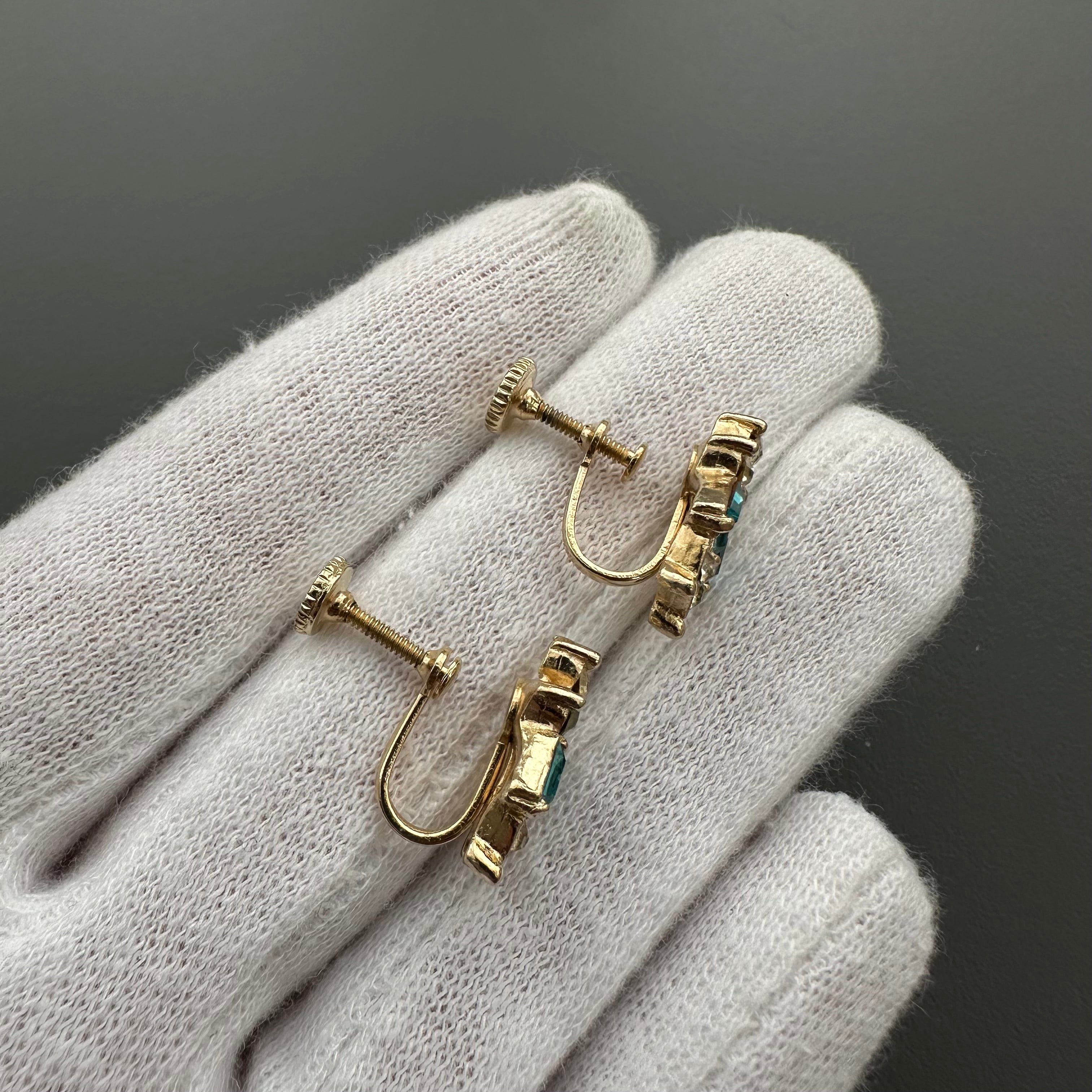 Vintage gold tone and rhinestone jewelry set Teal and clear crystal brooch & screw back earrings