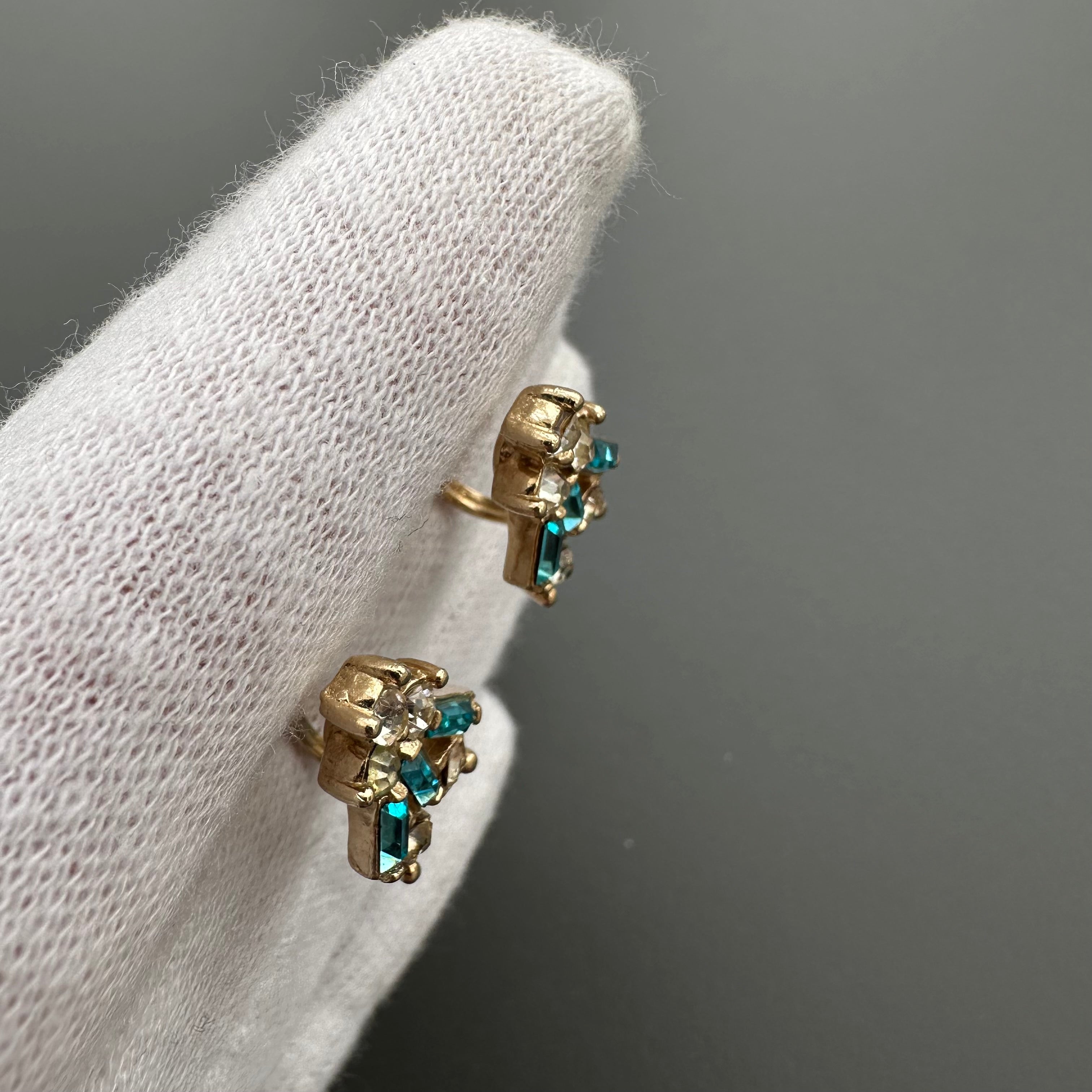 Vintage gold tone and rhinestone jewelry set Teal and clear crystal brooch & screw back earrings
