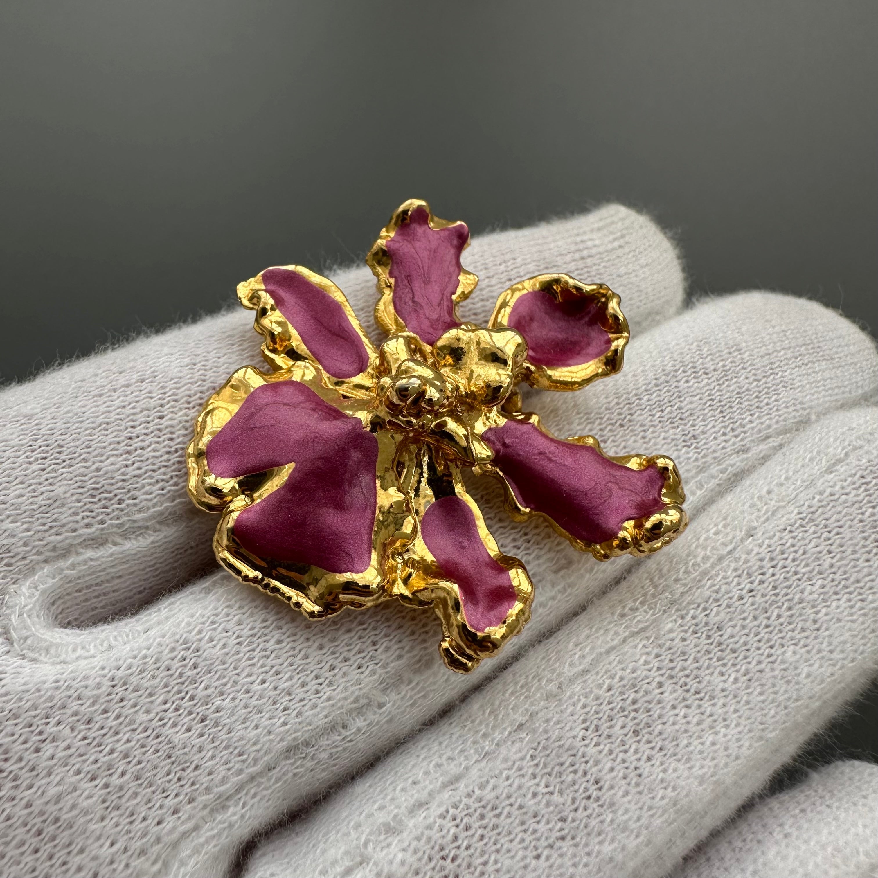 Vintage gold-tone and pink enamel flower brooch pendant