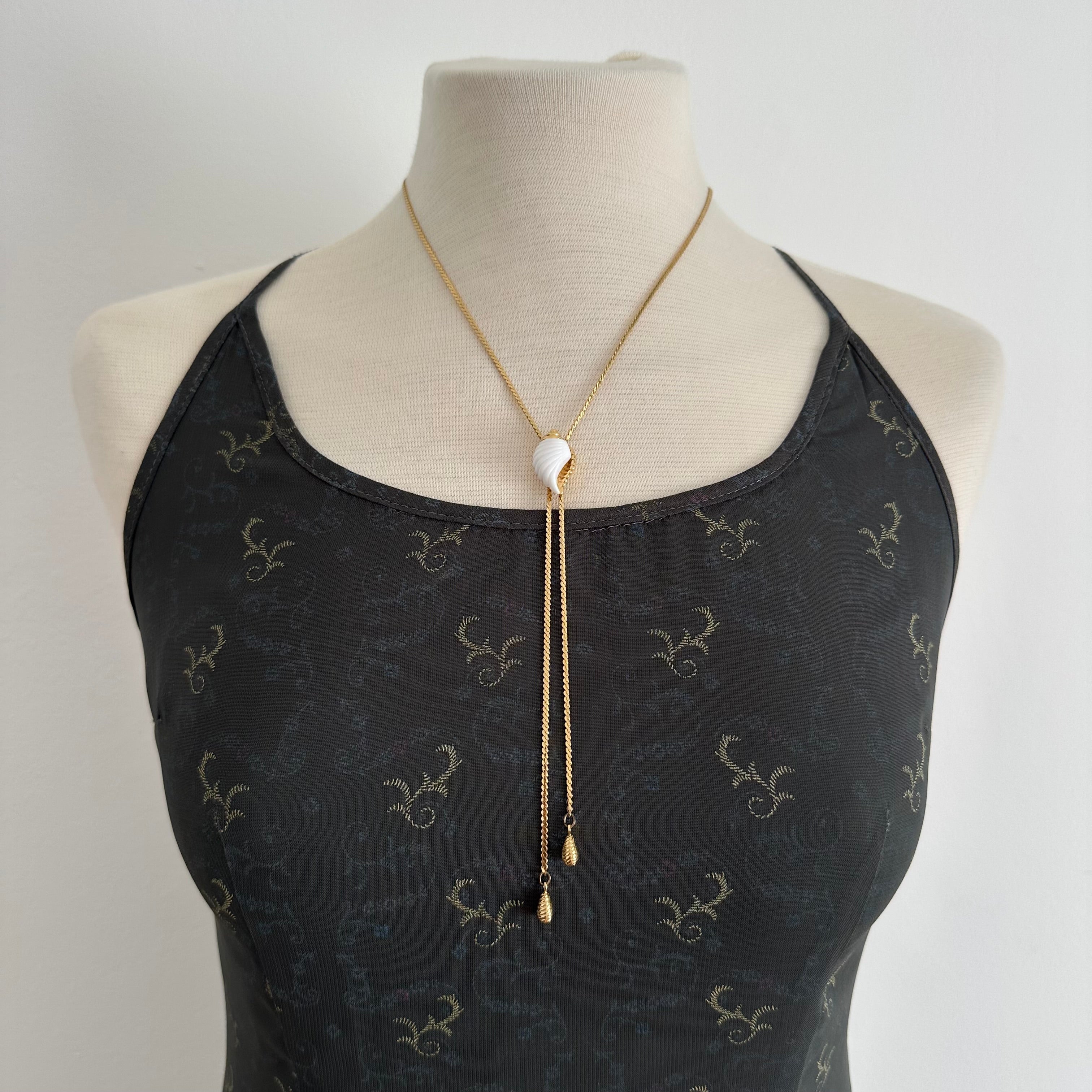 intage AVON gold tone sliding lariat necklace with white shell pendant