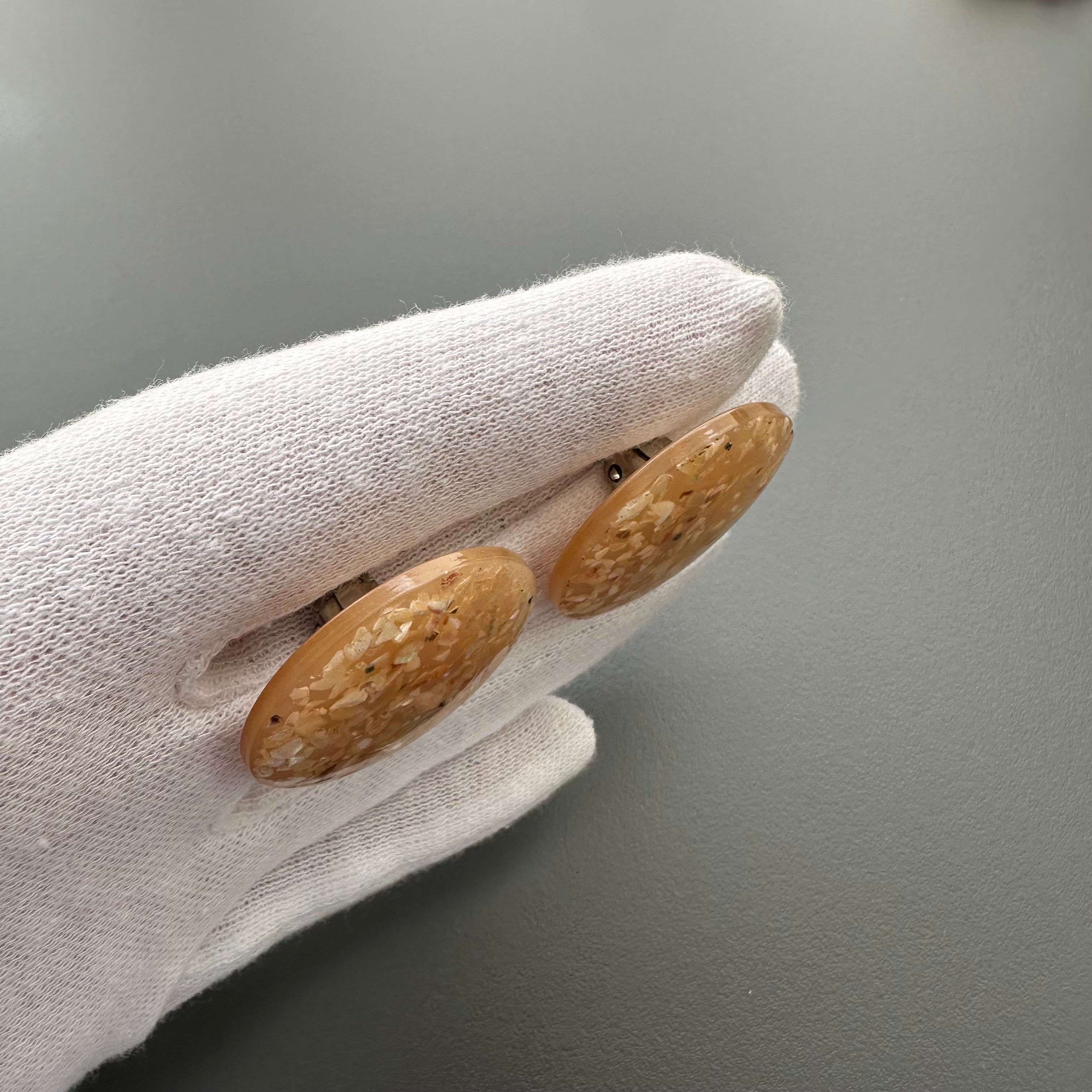 Vintage beige confetti round clip-on earringss