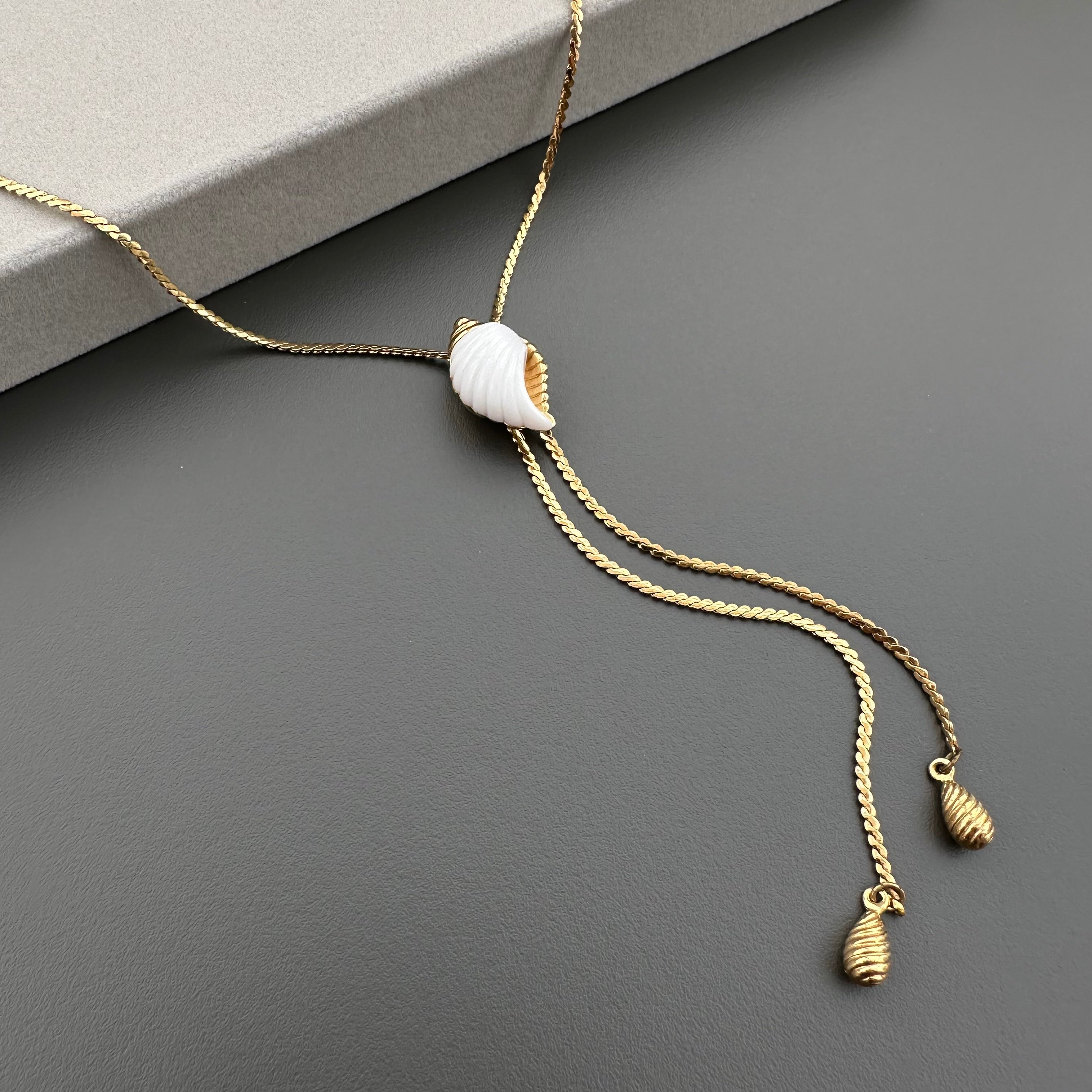 intage AVON gold tone sliding lariat necklace with white shell pendant