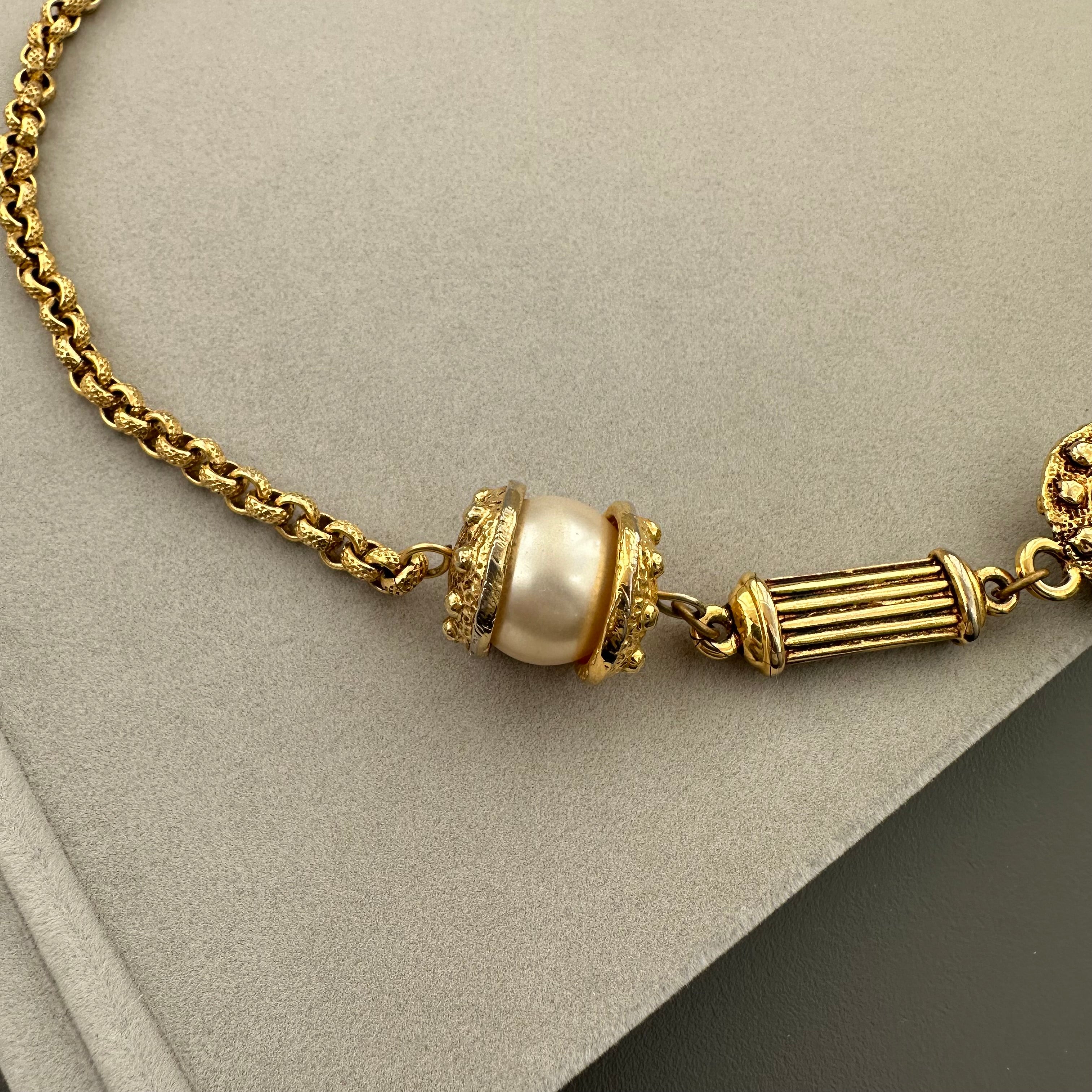 Vintage gold-tone and faux pearls choker necklace