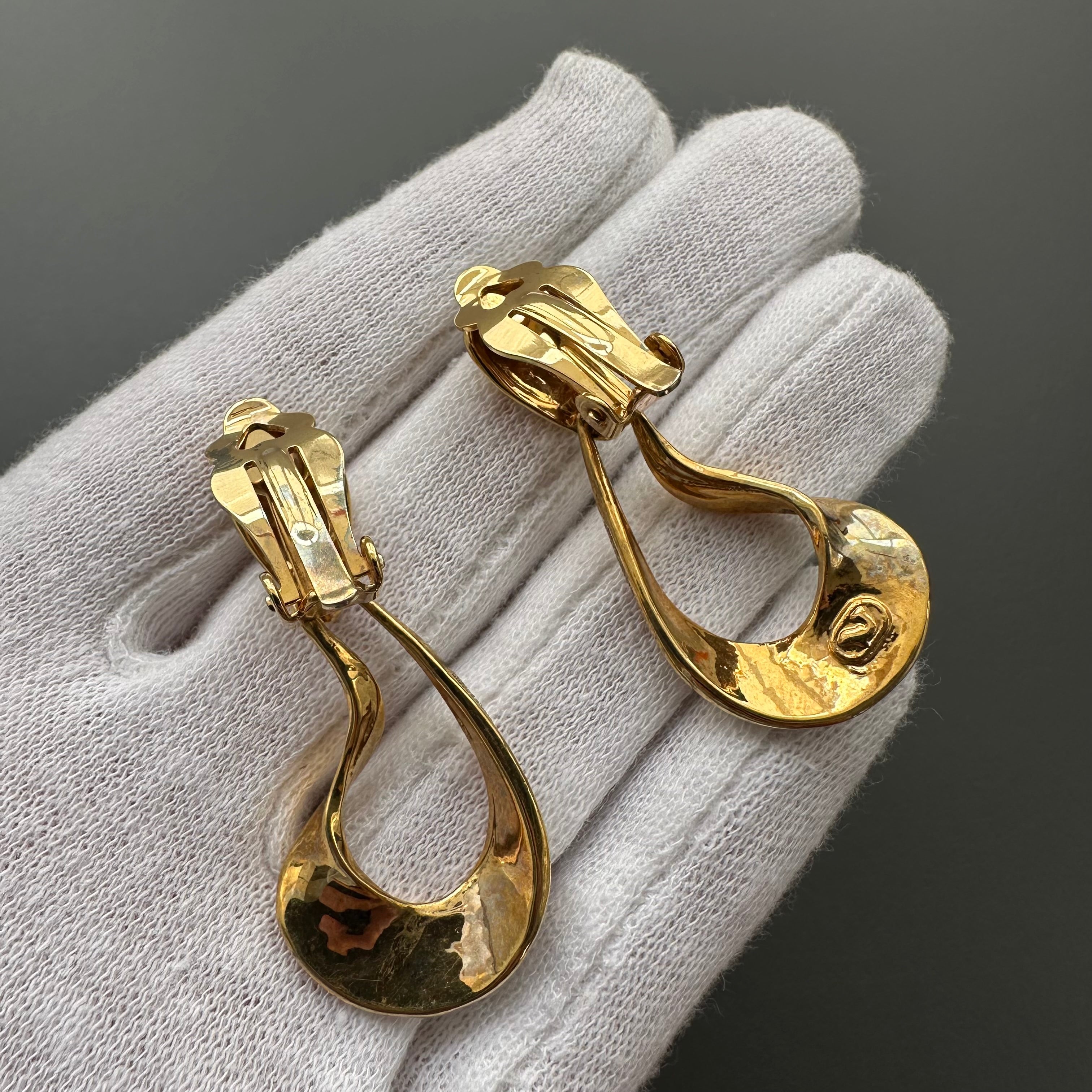 Vintage Dolphin Ore dangle drop clip-on earrings