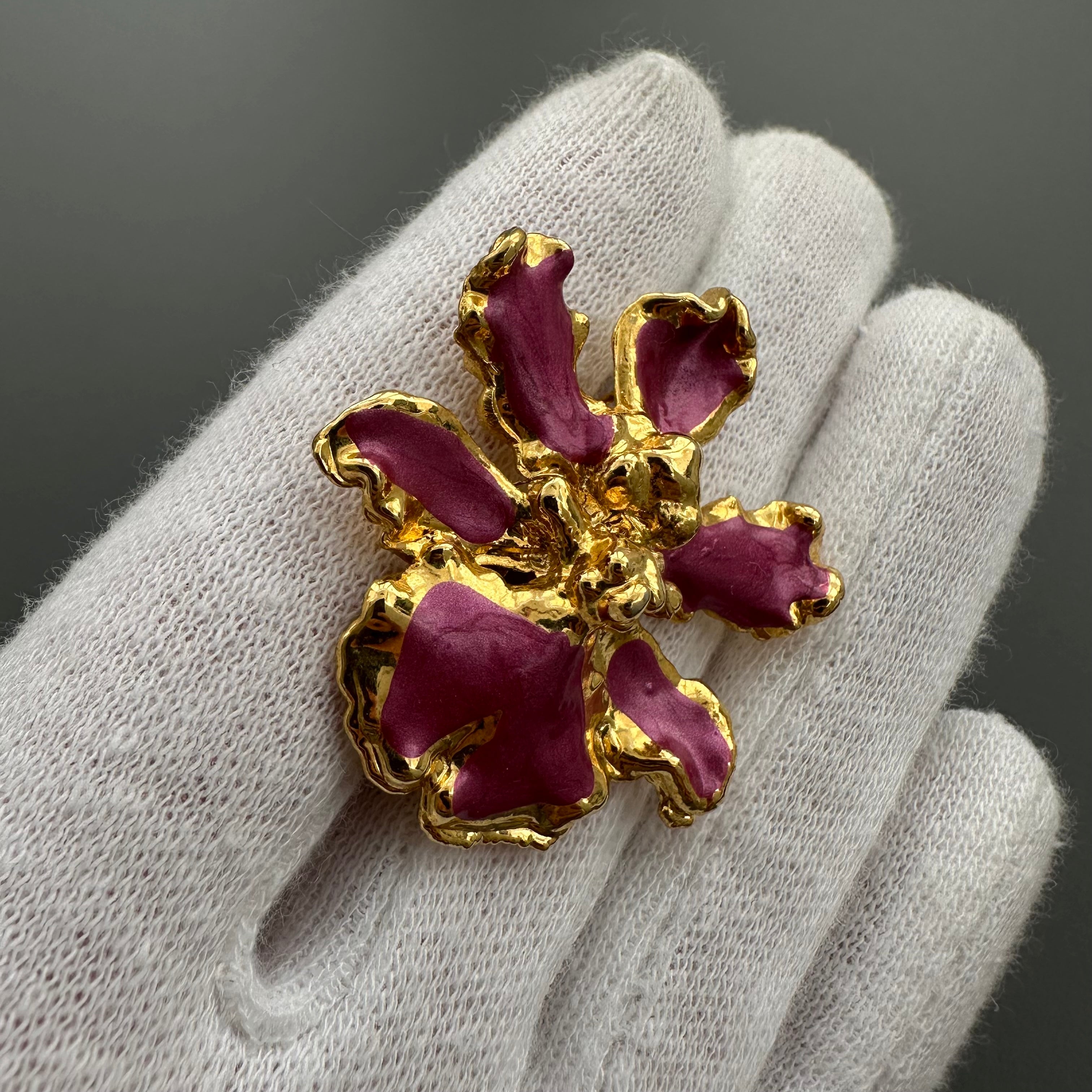 Vintage gold-tone and pink enamel flower brooch pendant