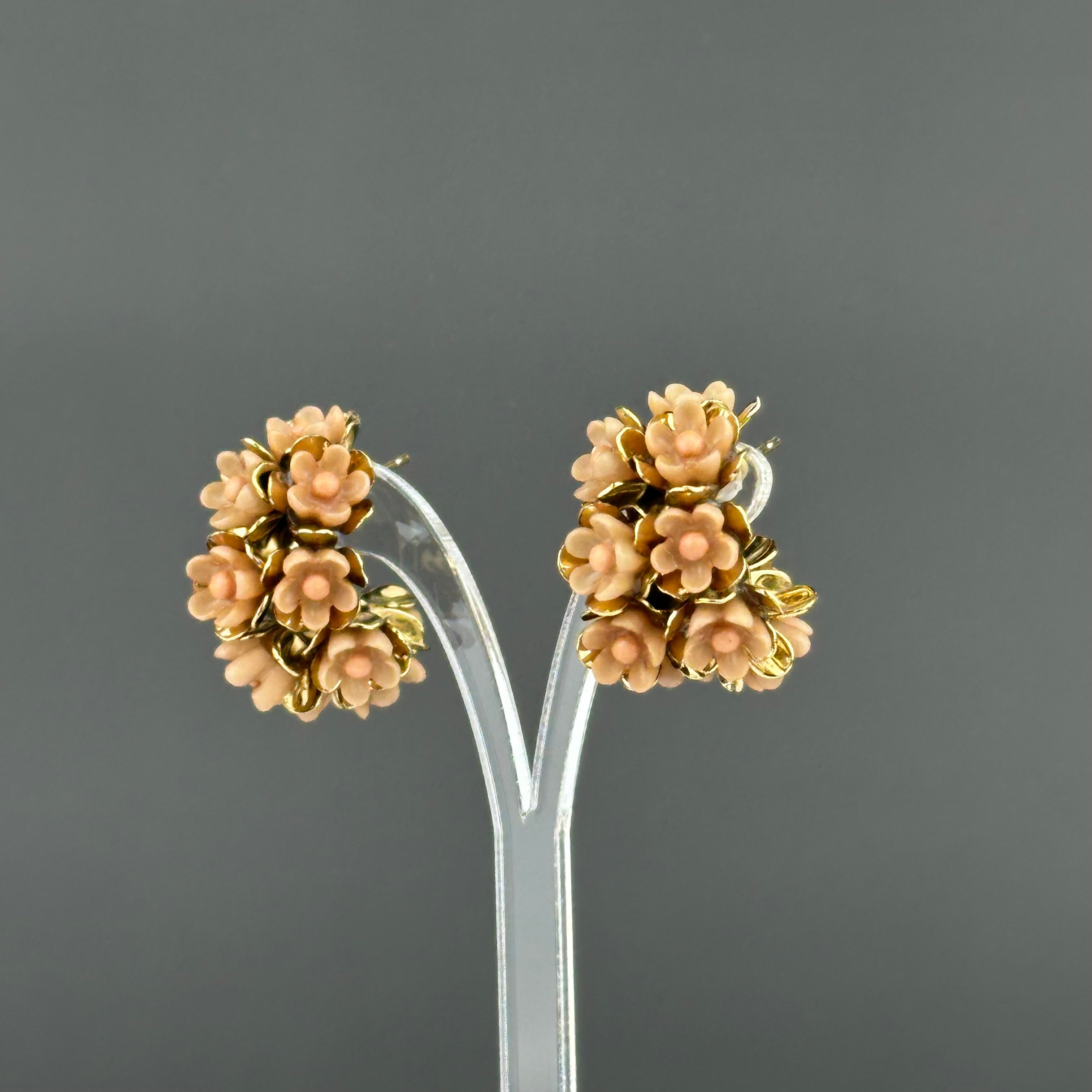 Vintage beige plastic flower hoop earrings