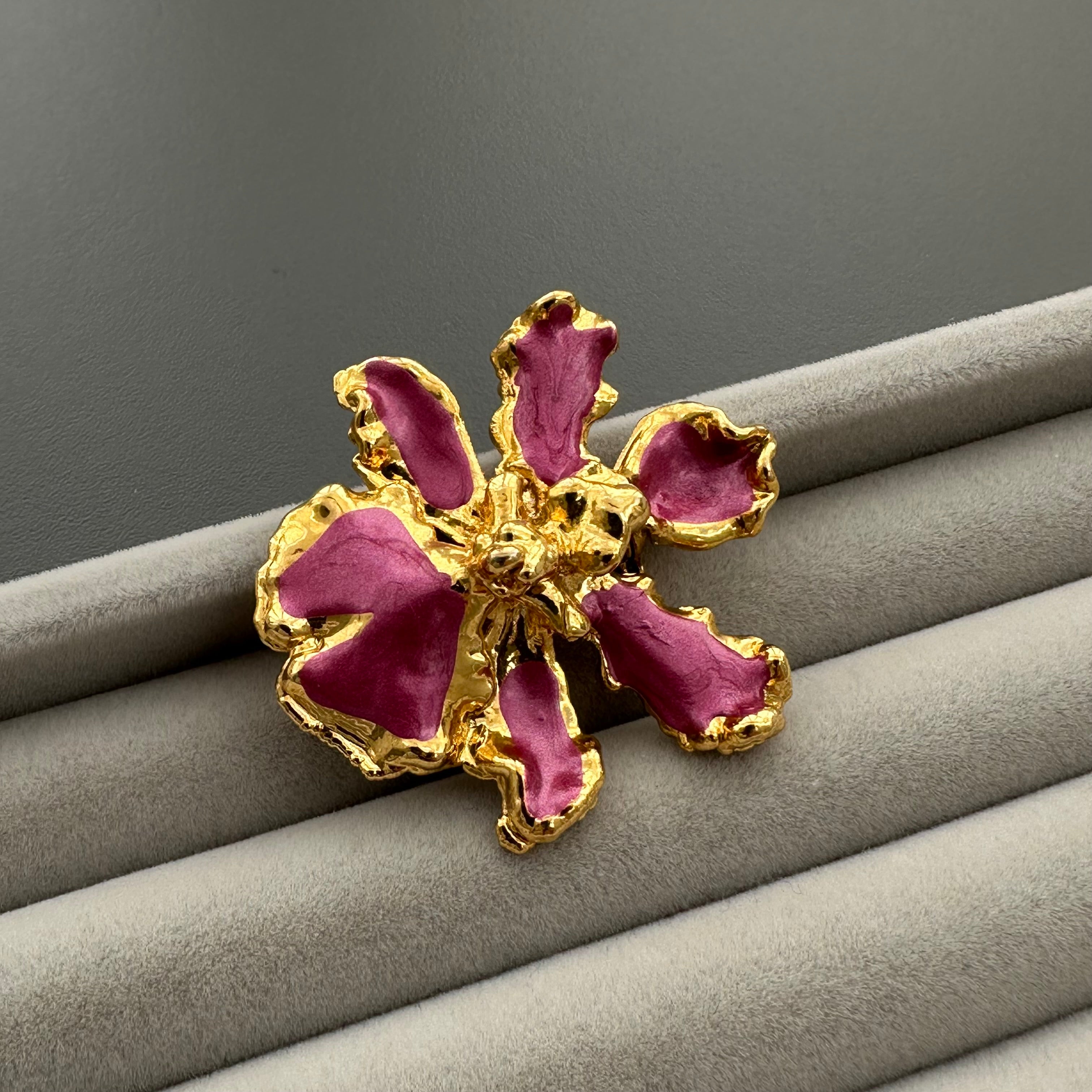 Vintage gold-tone and pink enamel flower brooch pendant