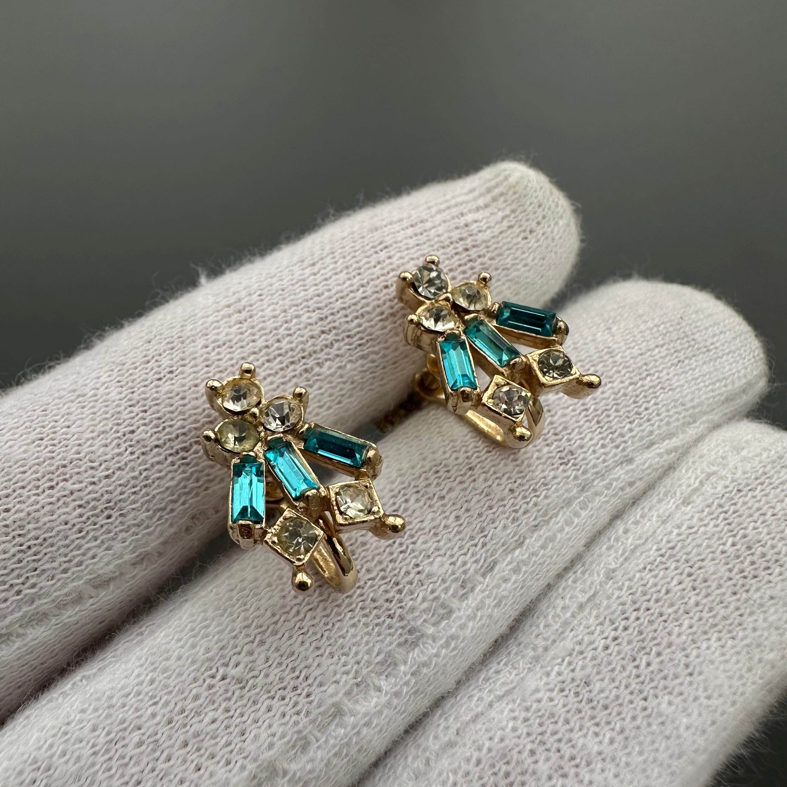 Vintage gold tone and rhinestone jewelry set Teal and clear crystal brooch & screw back earrings