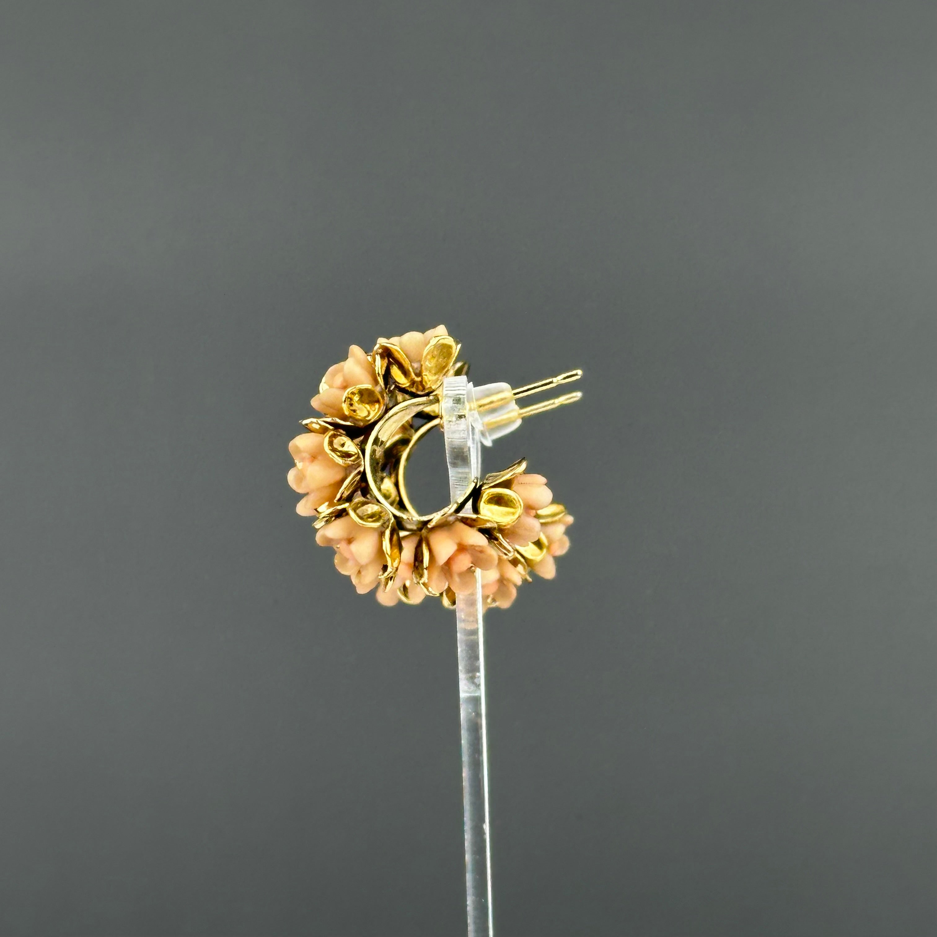 Vintage beige plastic flower hoop earrings