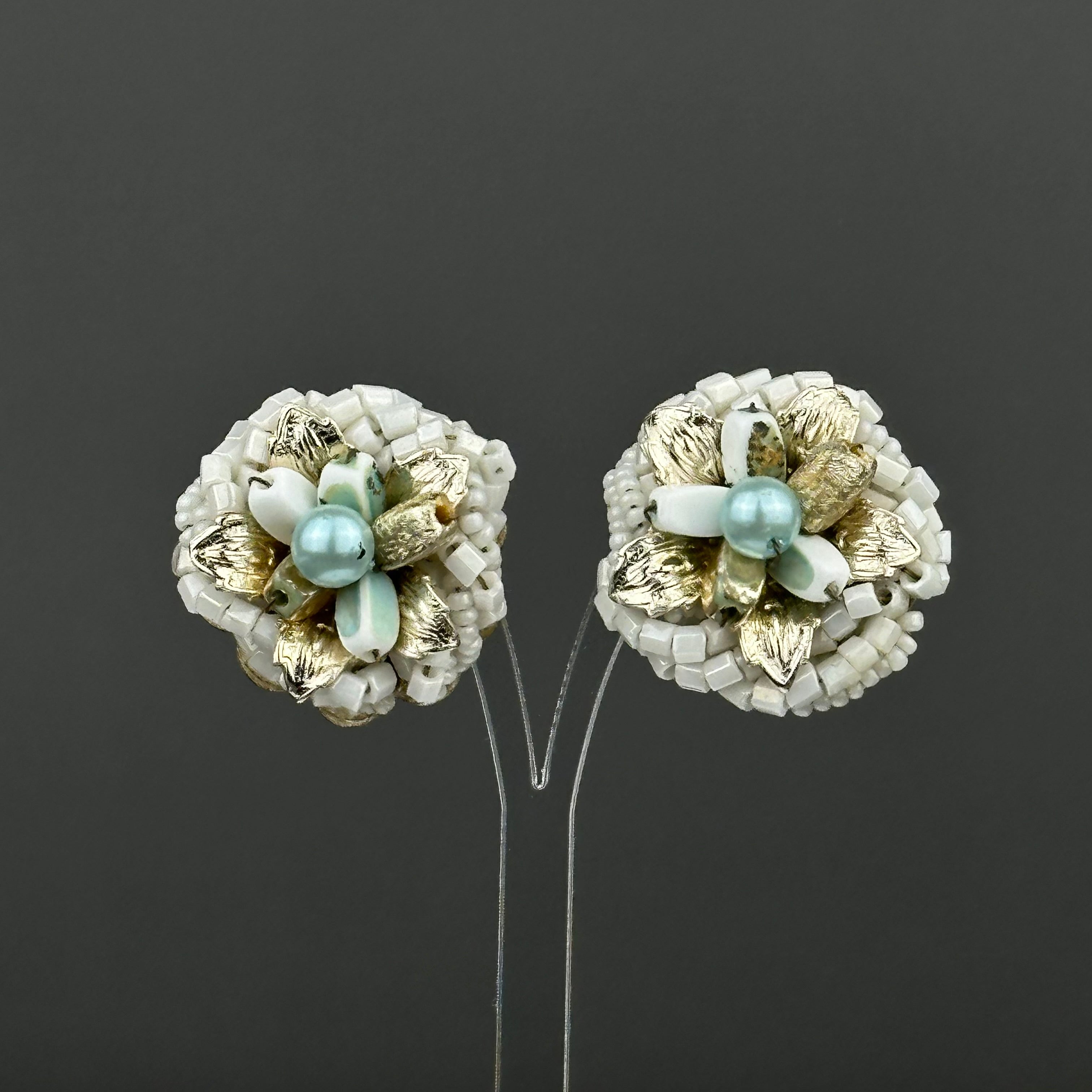 Vintage Japan Ivory & gold beaded clip on earrings