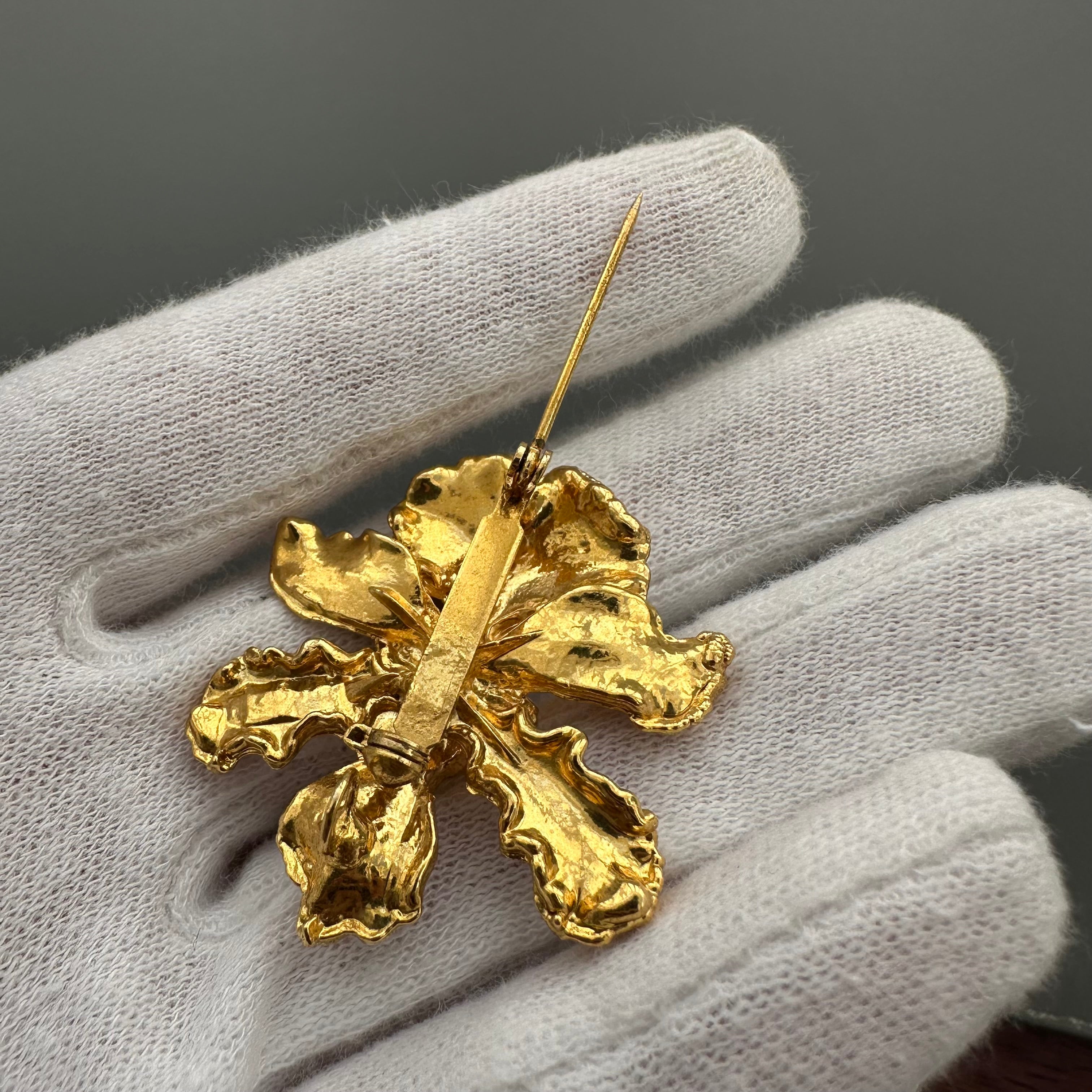 Vintage gold-tone and pink enamel flower brooch pendant