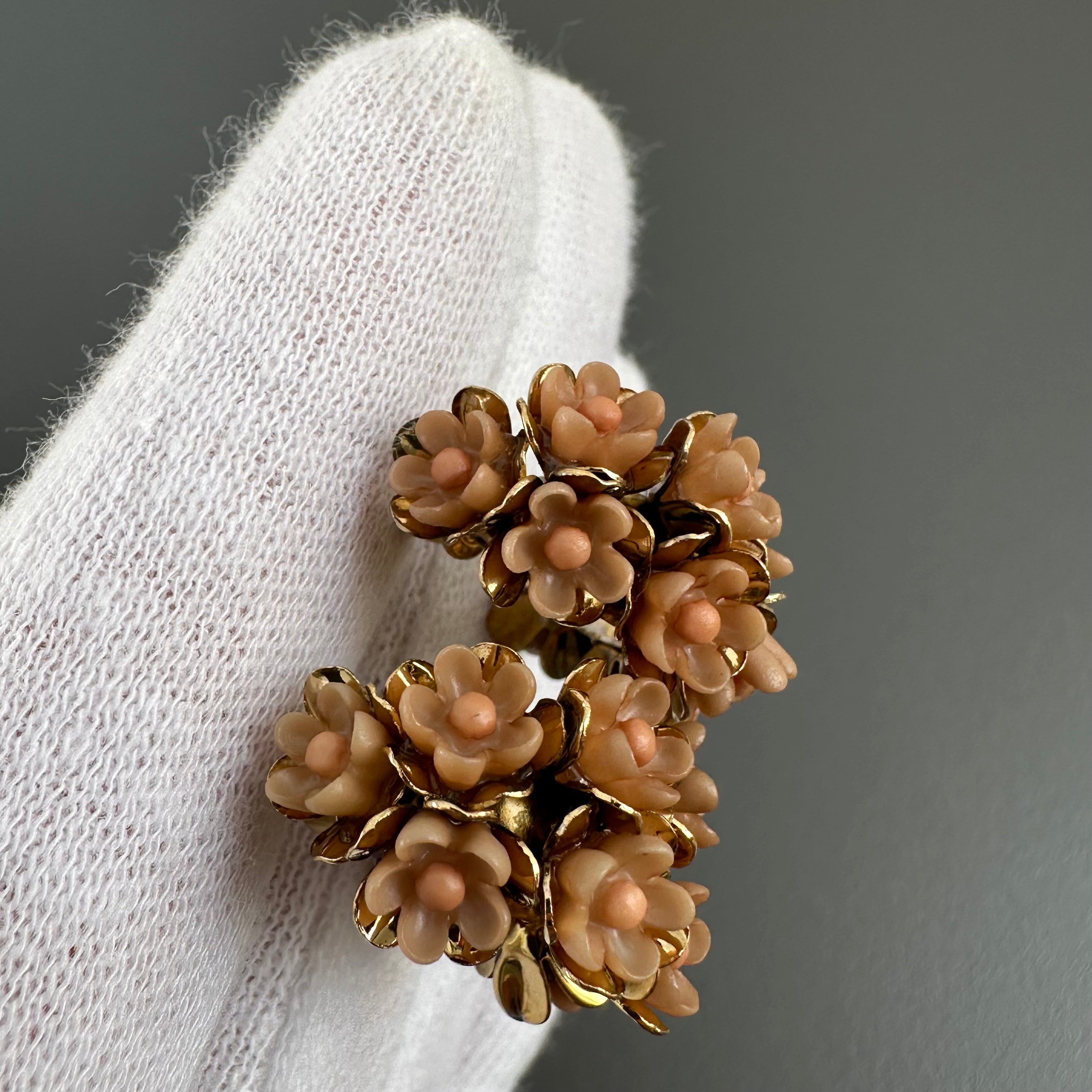 Vintage beige plastic flower hoop earrings