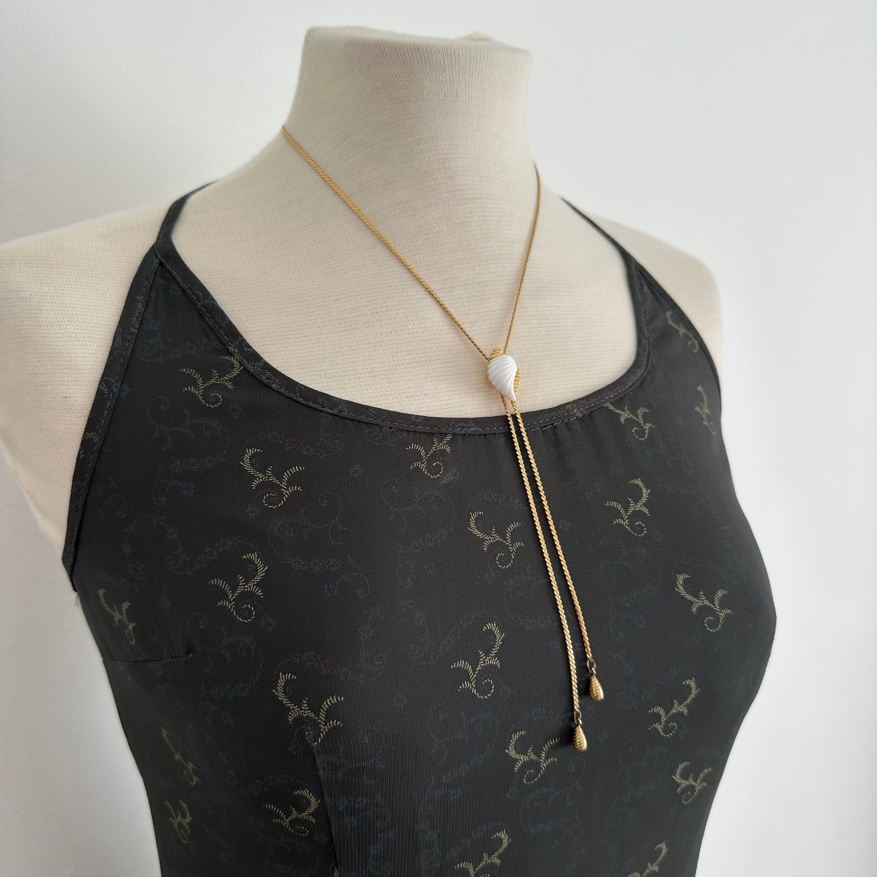 intage AVON gold tone sliding lariat necklace with white shell pendant