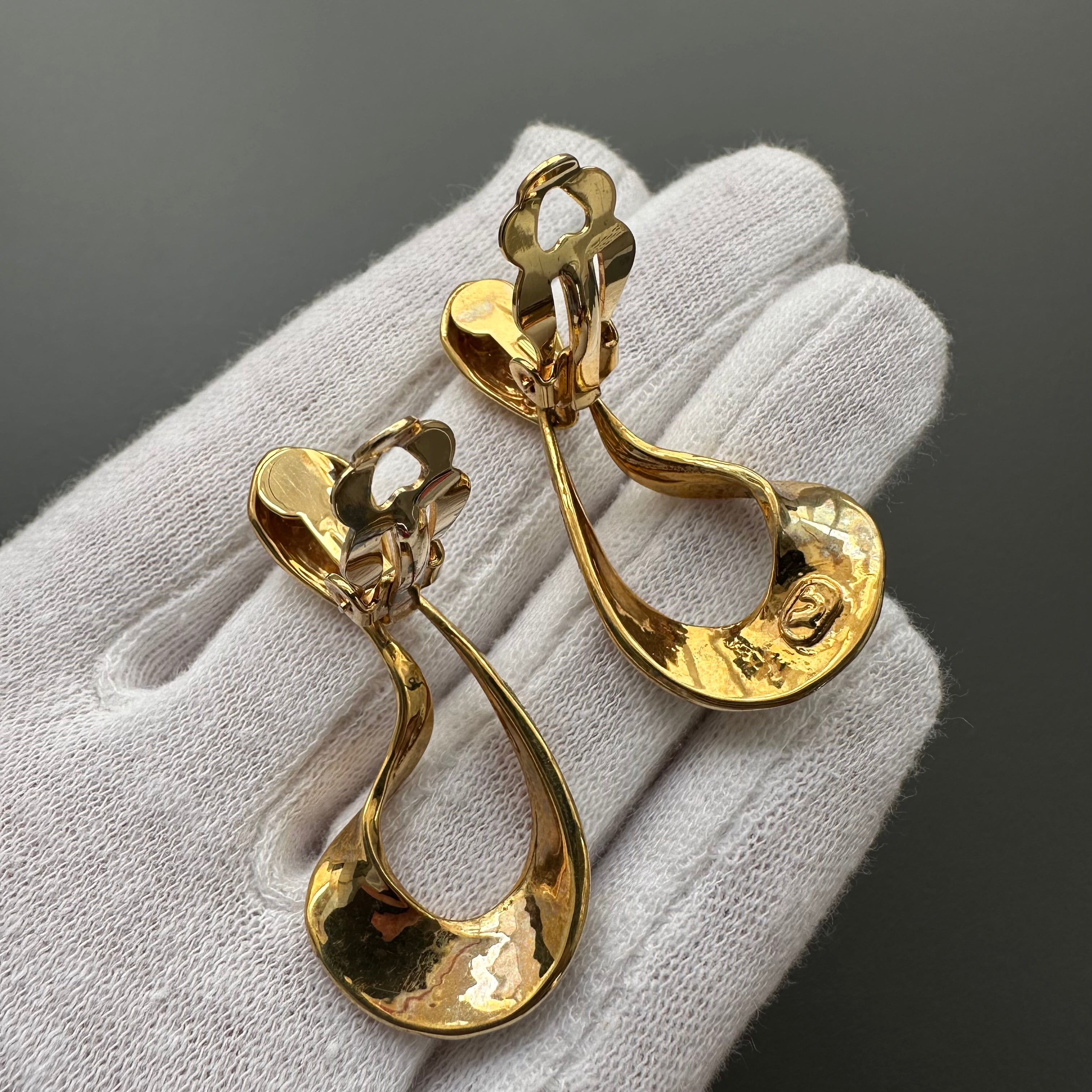 Vintage Dolphin Ore dangle drop clip-on earrings
