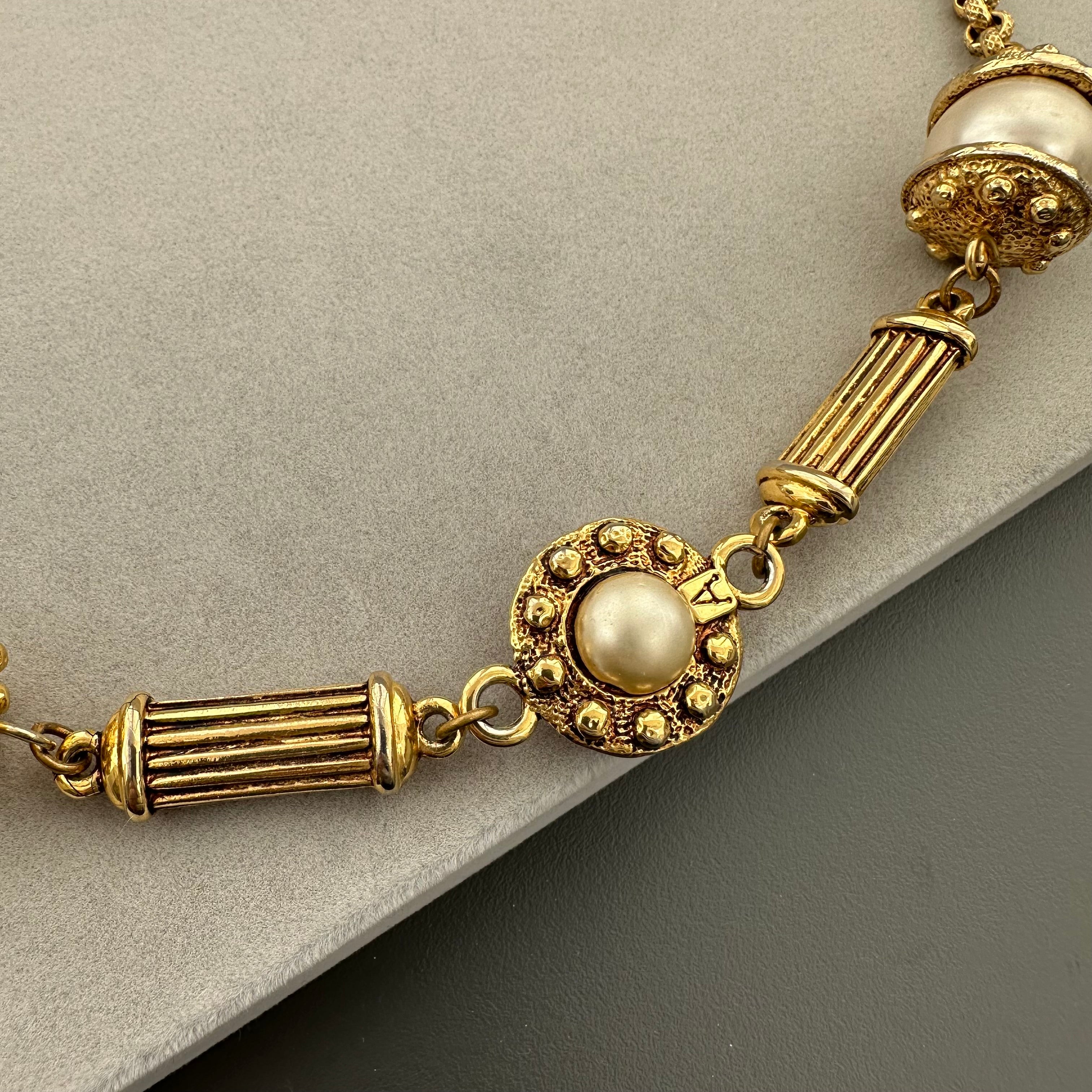 Vintage gold-tone and faux pearls choker necklace