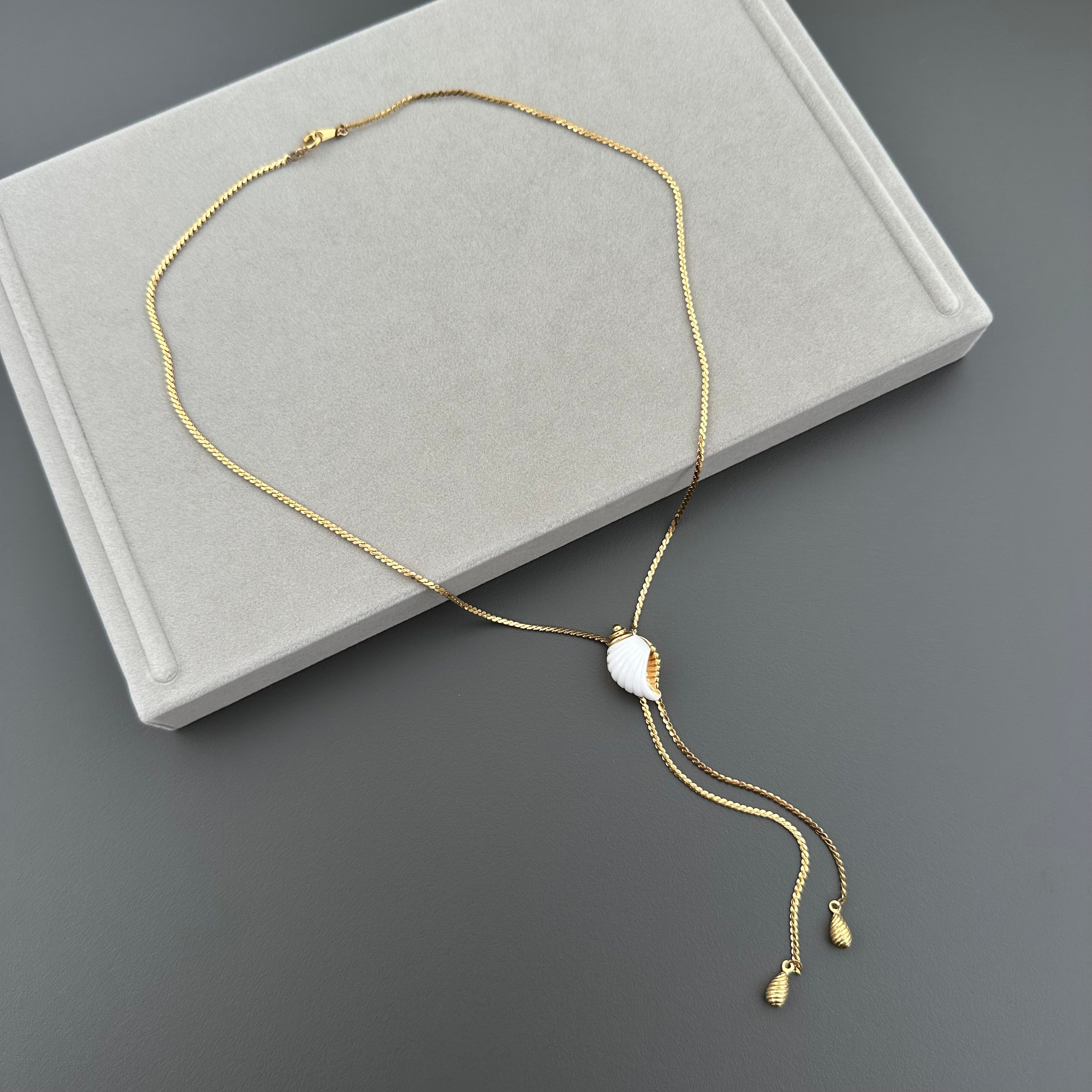 intage AVON gold tone sliding lariat necklace with white shell pendant