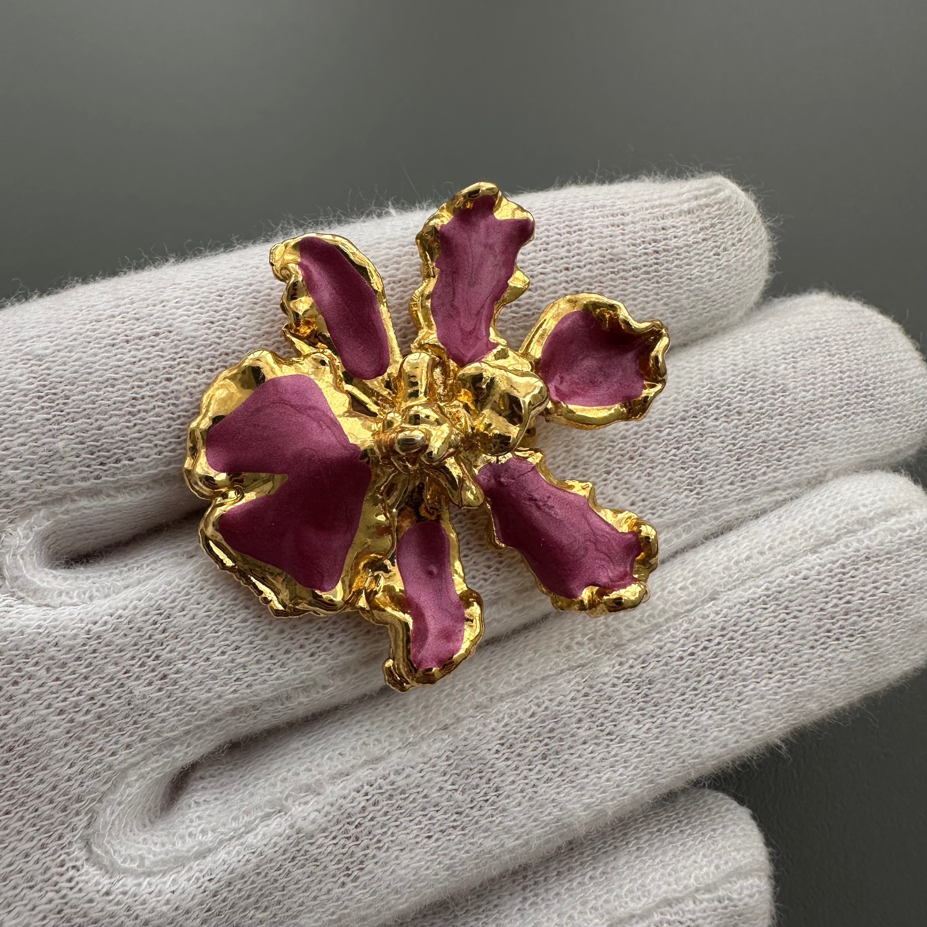 Vintage gold-tone and pink enamel flower brooch pendant
