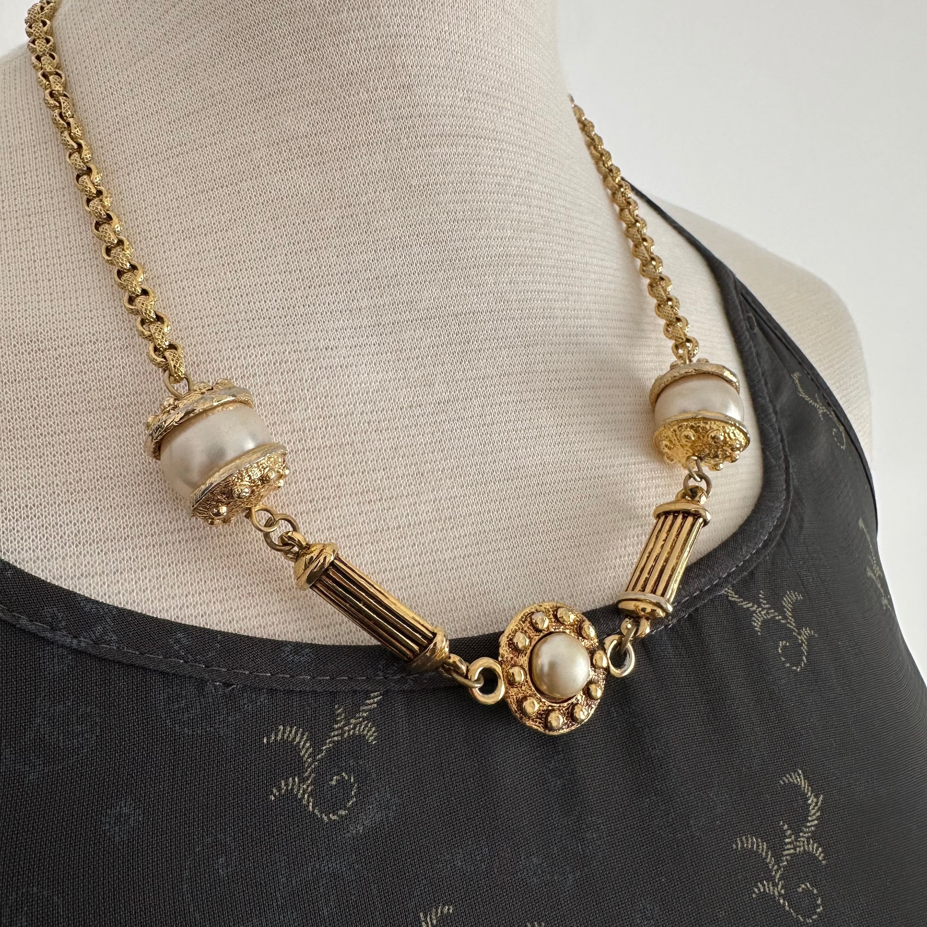 Vintage gold-tone and faux pearls choker necklace