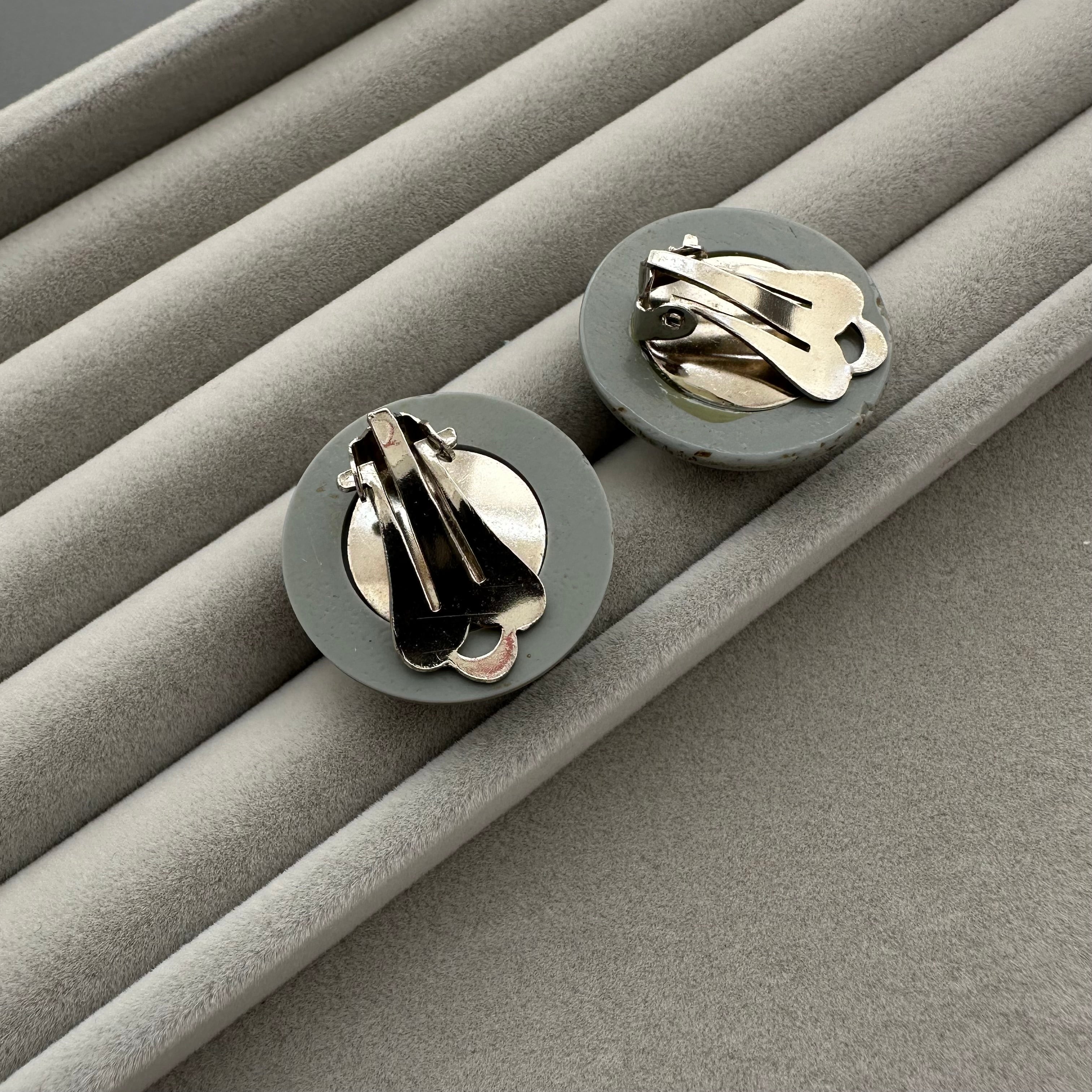 Vintage grey & black plastic round clip on earrings with clear crystal