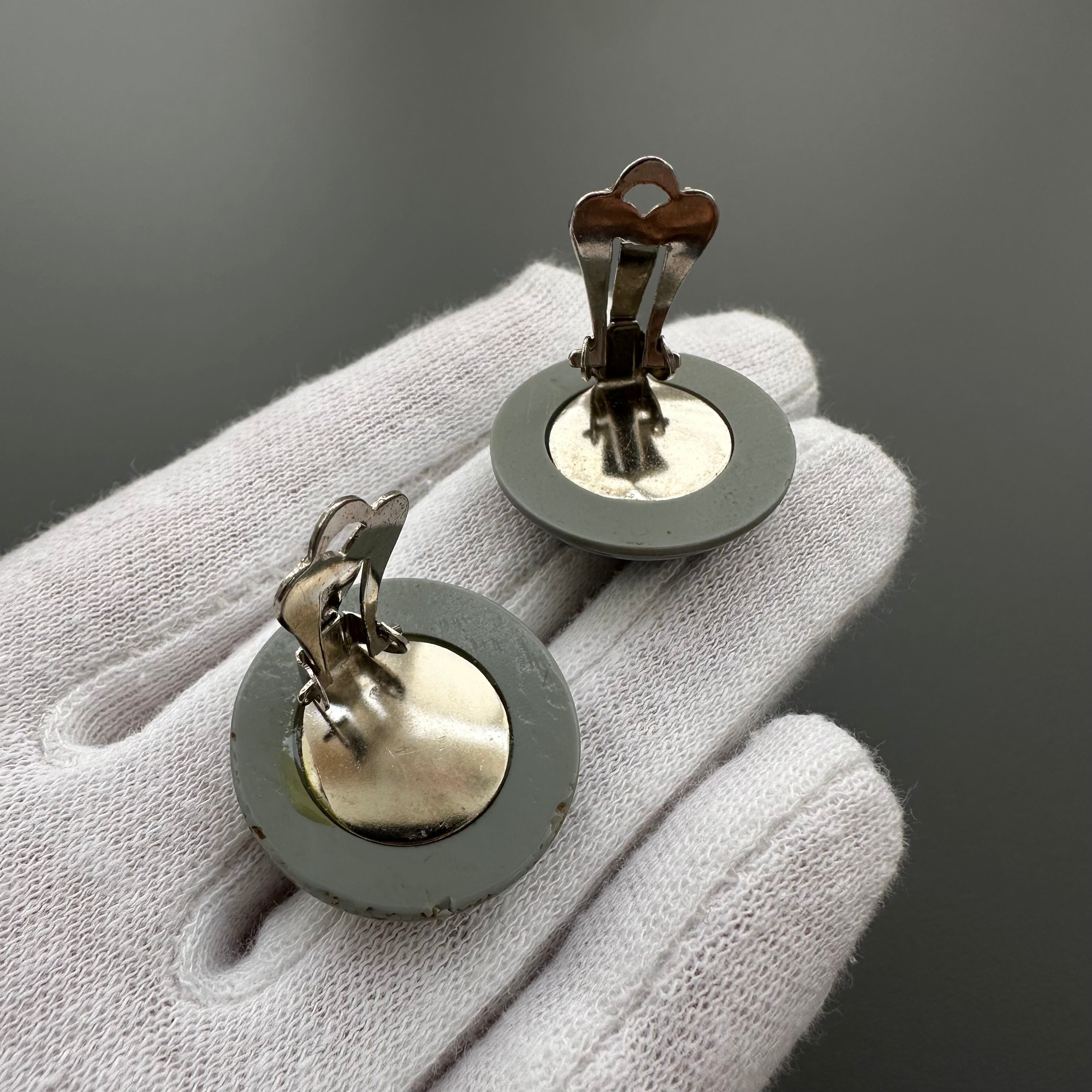 Vintage grey & black plastic round clip on earrings with clear crystal