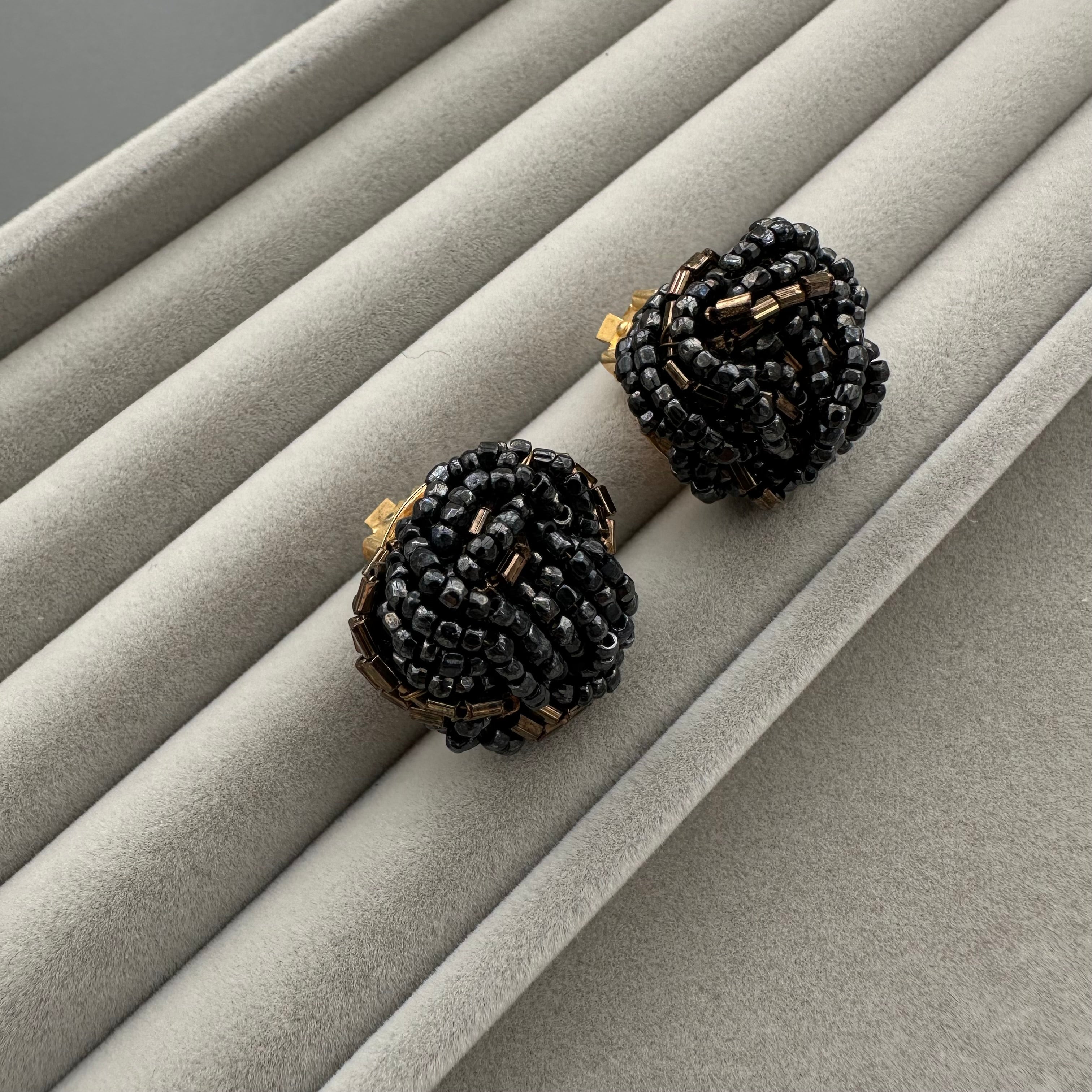 Vintage black & brown glass seed beads clip-on earrings