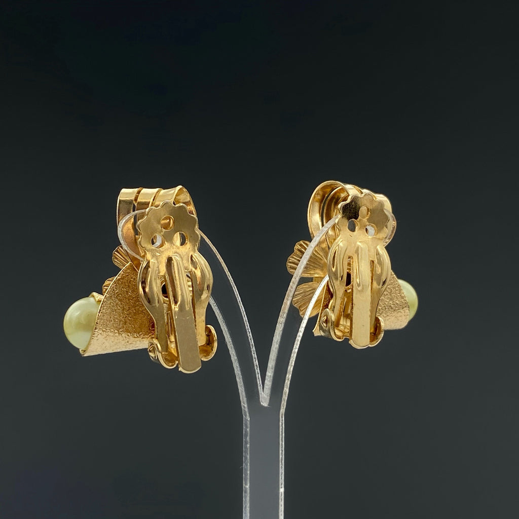 Vintage gold-tone and rhinestone & faux pearl flower clip-on earrings