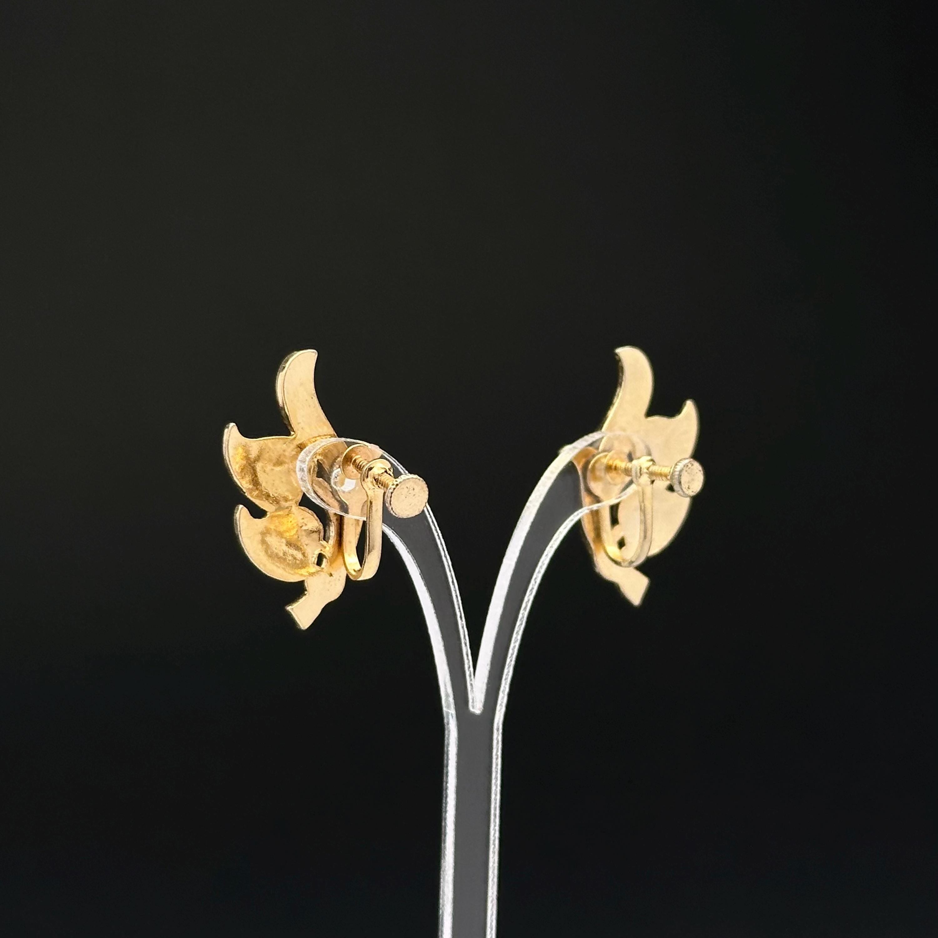 Vintage gold-tone leaf and clear rhinestones screw back earrings