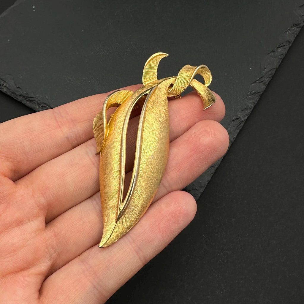 Vintage Torino gold tone leaf brooch