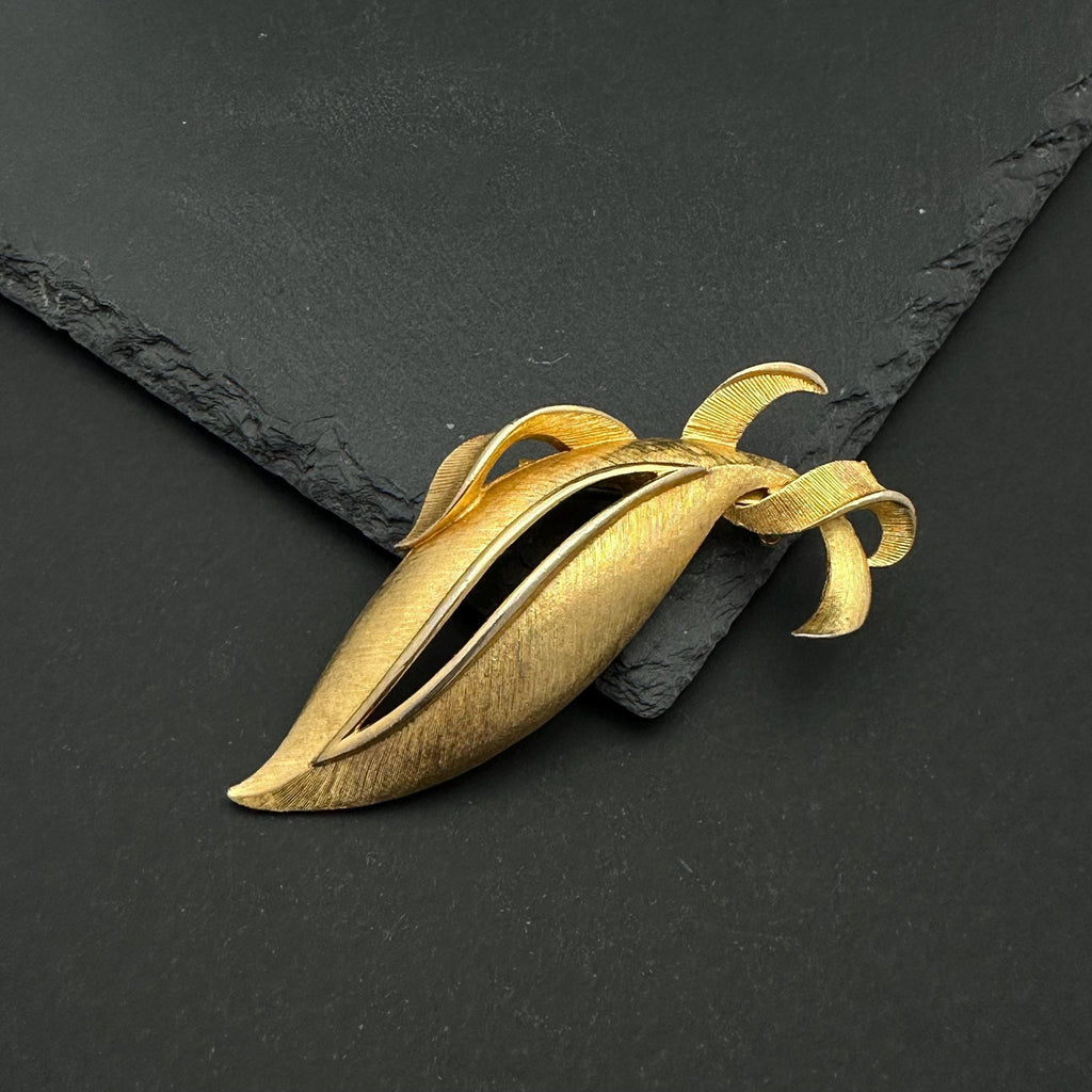Vintage Torino gold tone leaf brooch