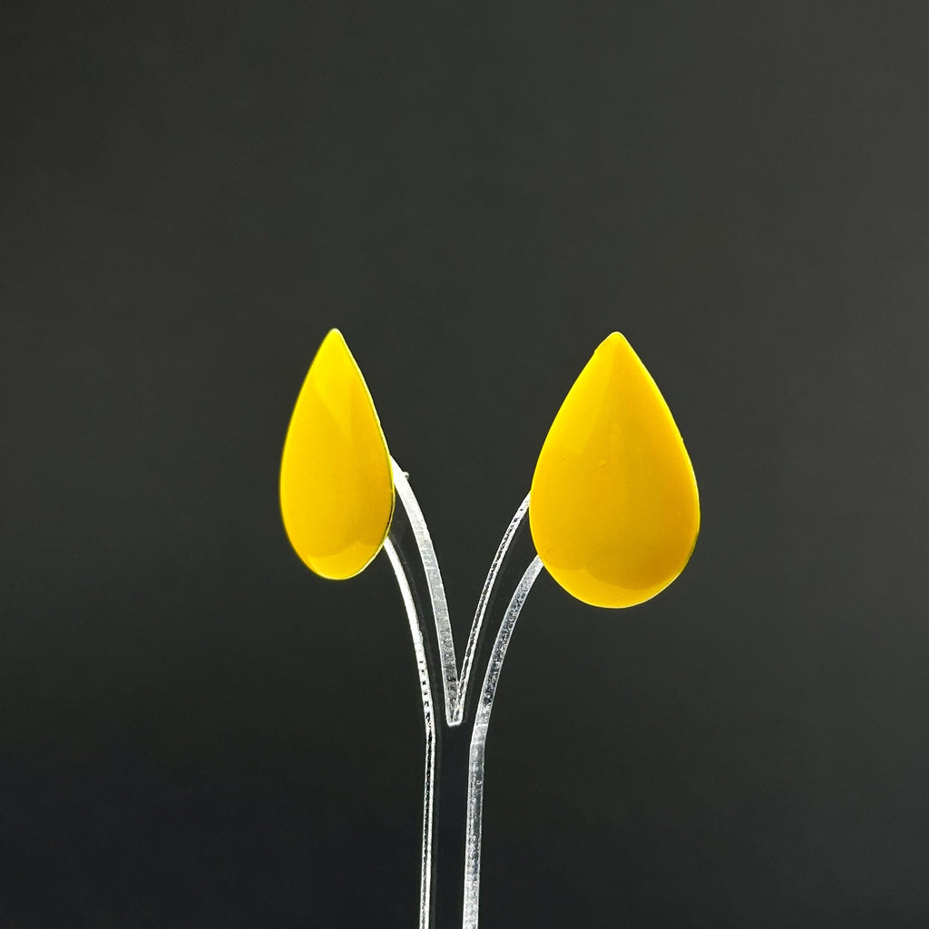Vintage yellow emanel teardrop earrings