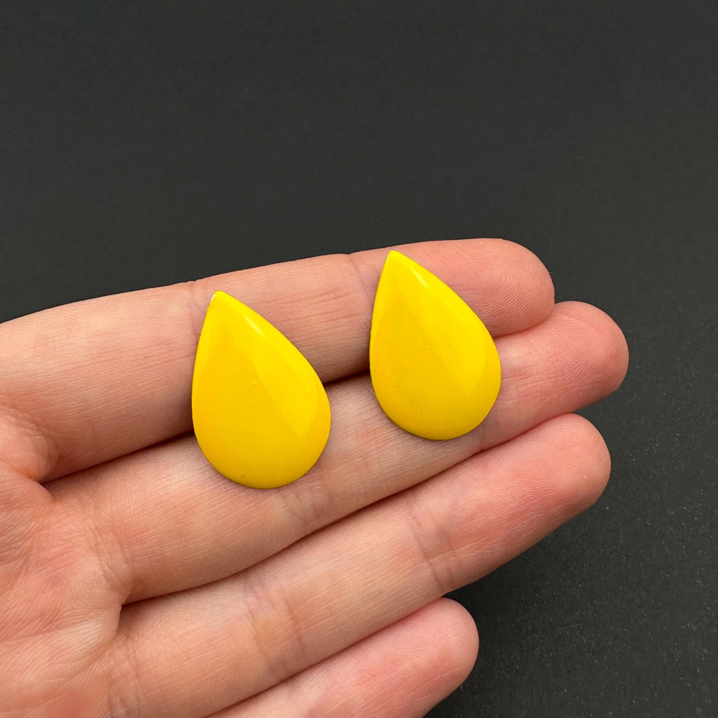 Vintage yellow emanel teardrop earrings