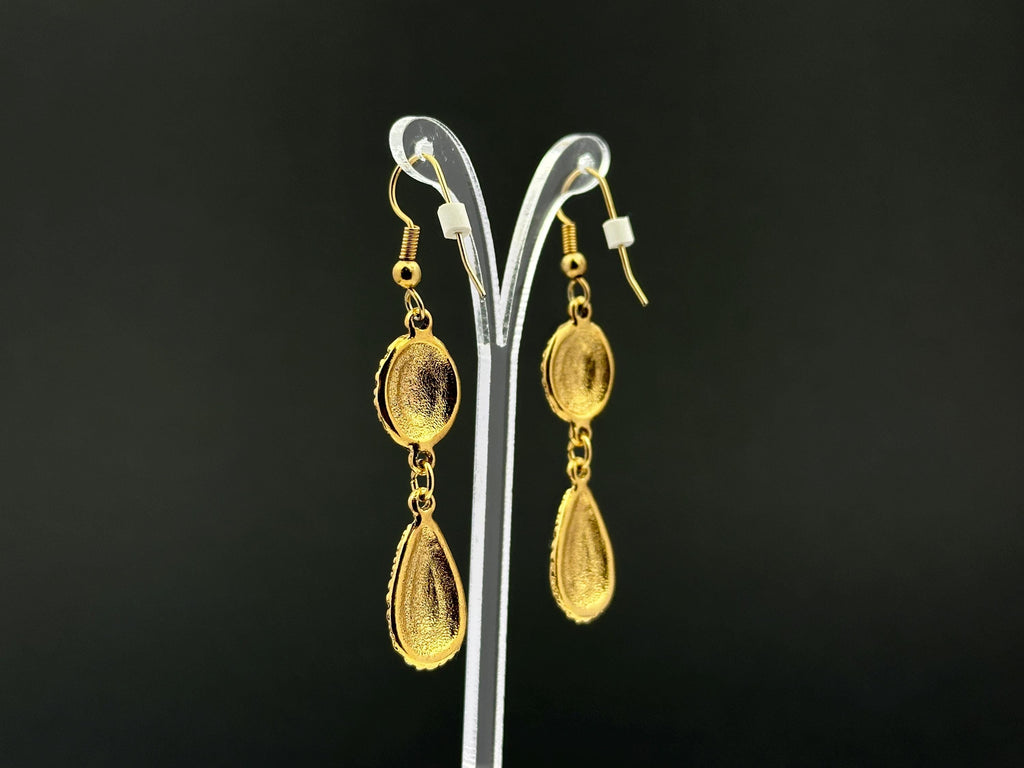 Vintage gold tone and beige swirl enamel dangle drop fishhook earrings