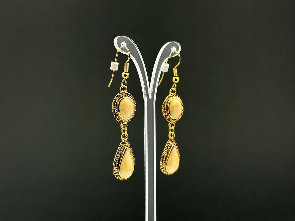 Vintage gold tone and beige swirl enamel dangle drop fishhook earrings