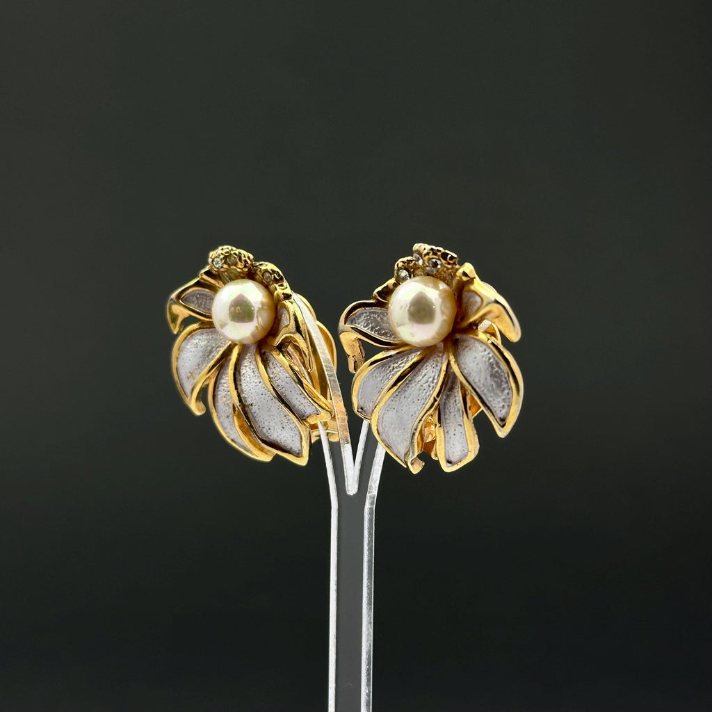 Vintage Dolphin Ore cold-tone and faux pearl flower clip-on earrings