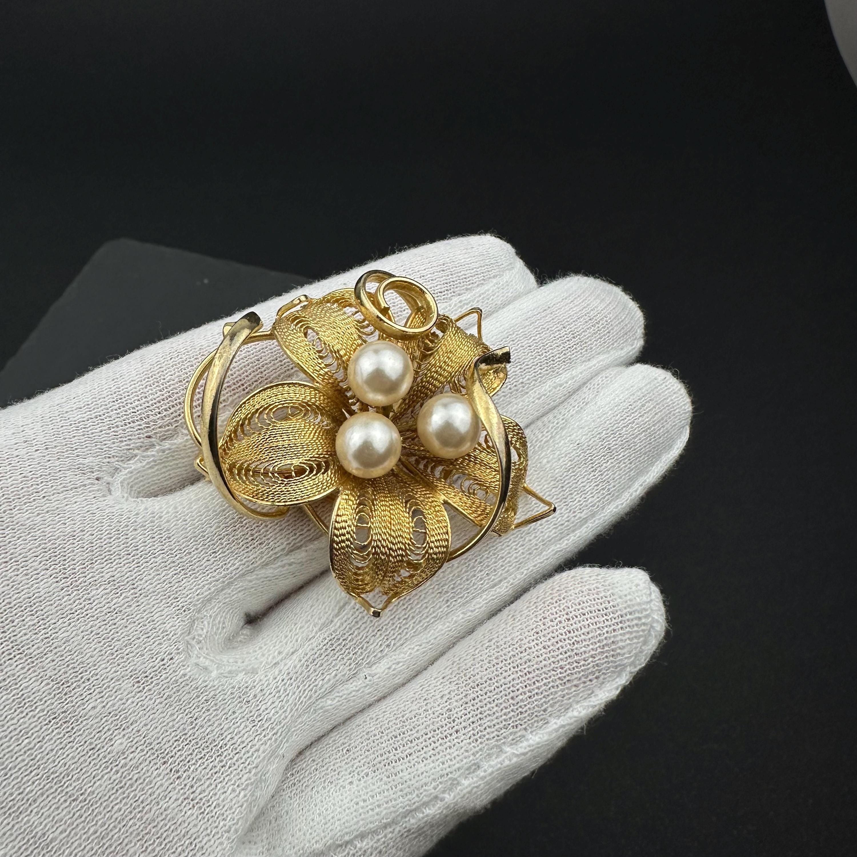 Vintage gold tone and pearl flower filigree brooch