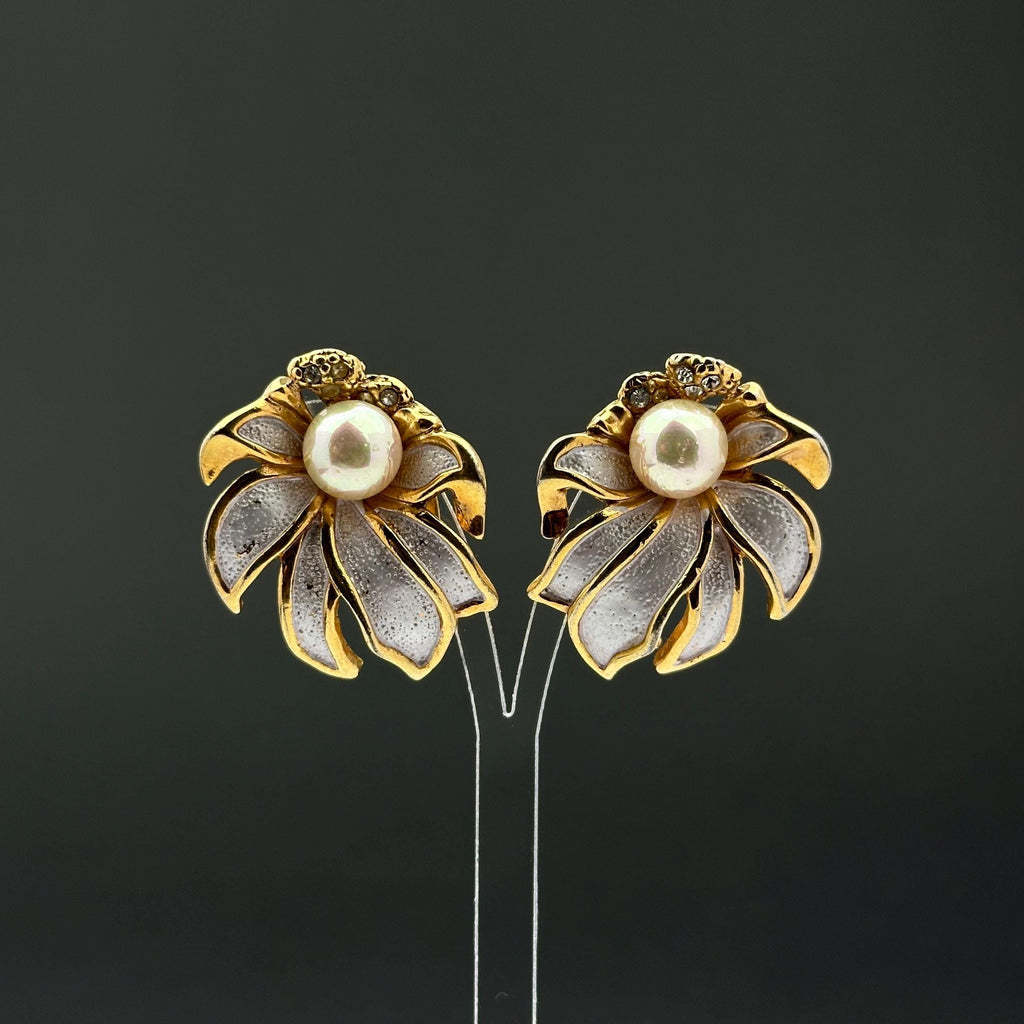 Vintage Dolphin Ore cold-tone and faux pearl flower clip-on earrings