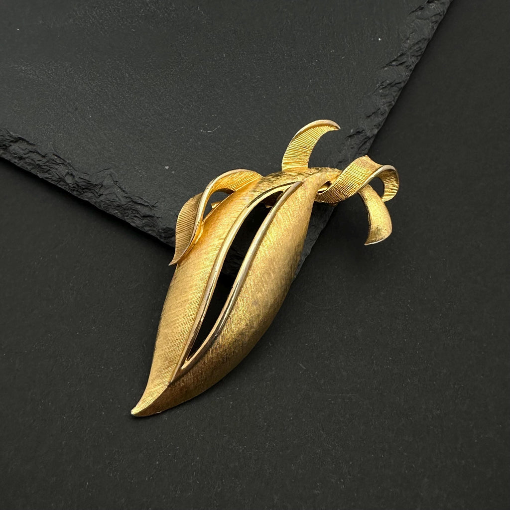 Vintage Torino gold tone leaf brooch