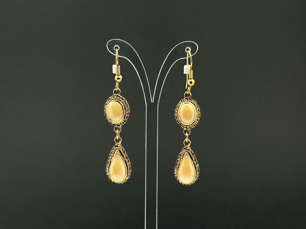 Vintage gold tone and beige swirl enamel dangle drop fishhook earrings