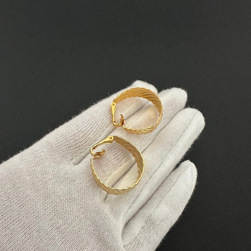 Vintage Y.R. gold-tone textured hoop clip-on earrings