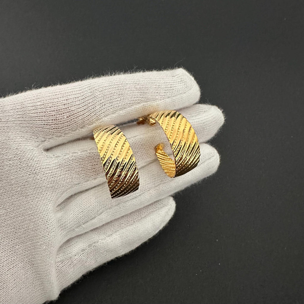 Vintage Y.R. gold-tone textured hoop clip-on earrings