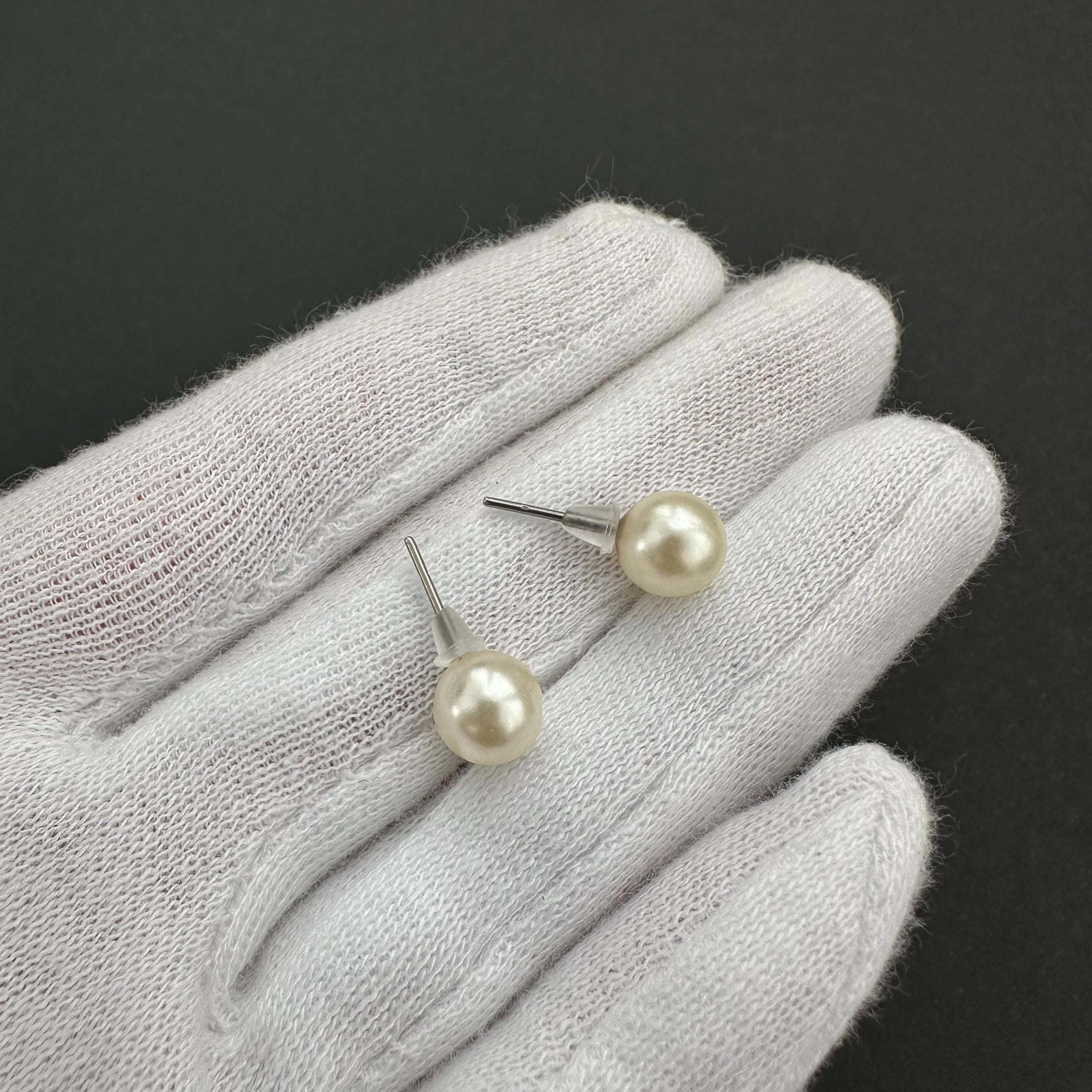 Vintage faux pearl dellicat earrings