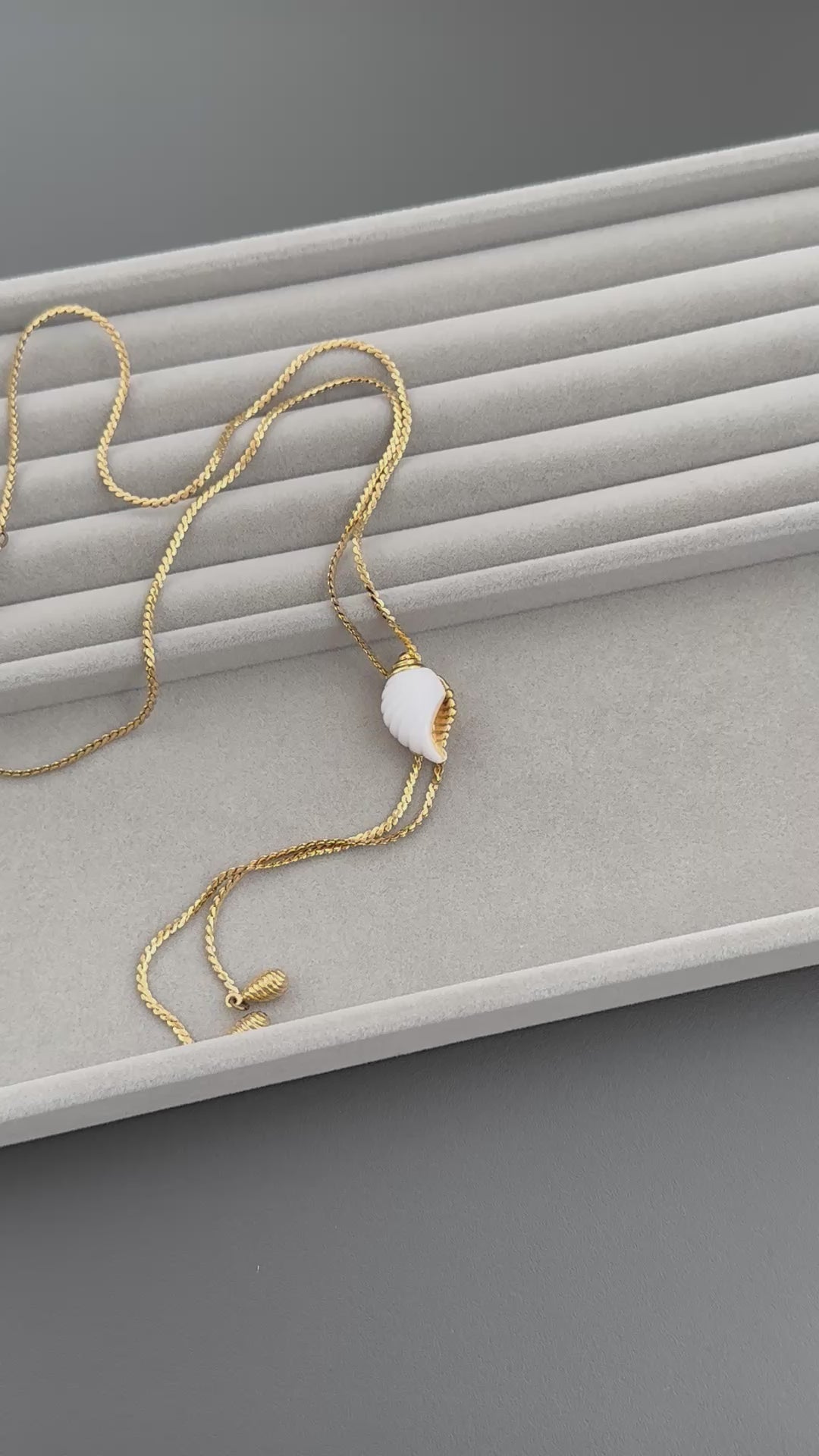 intage AVON gold tone sliding lariat necklace with white shell pendant