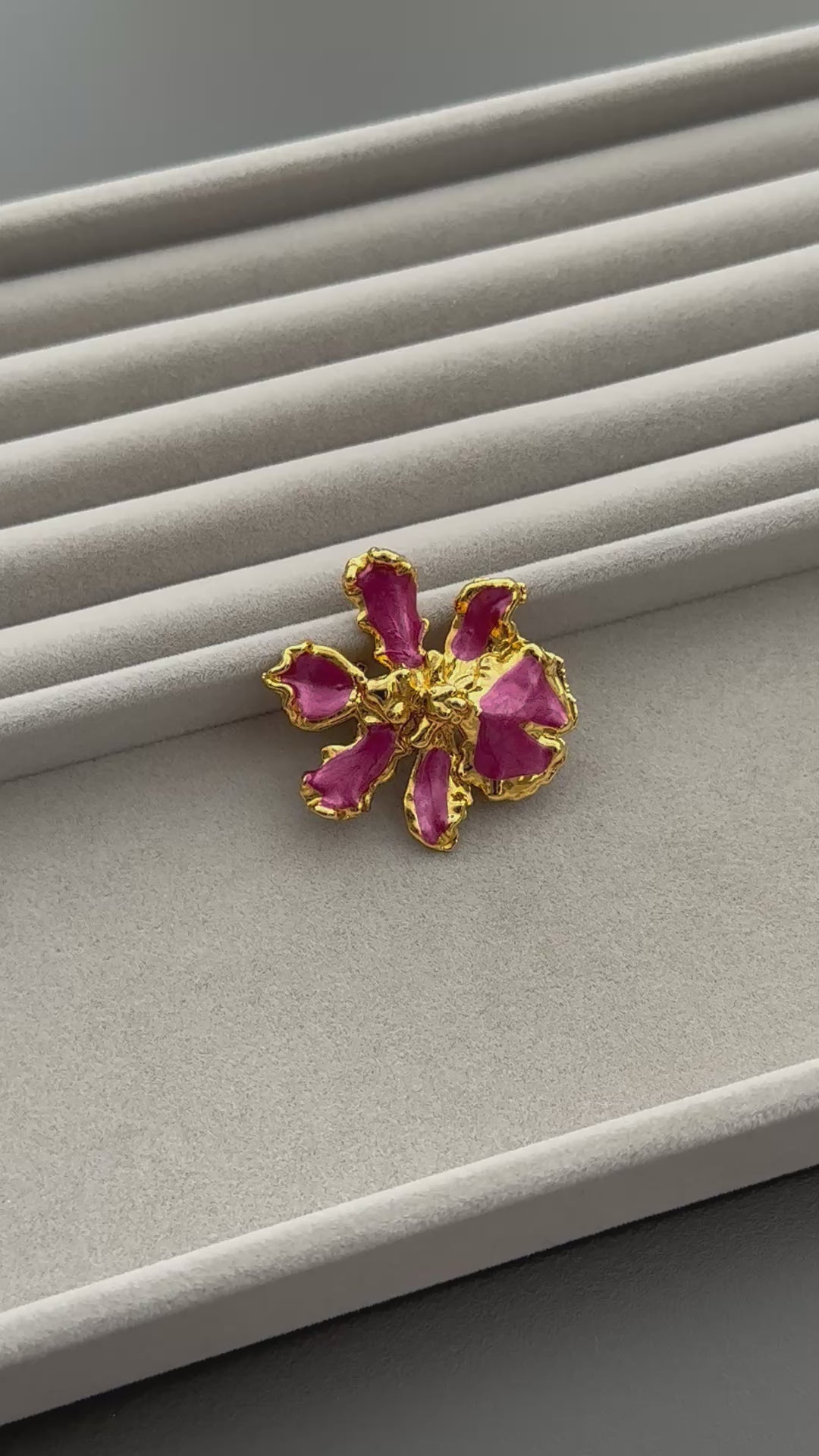 Vintage gold-tone and pink enamel flower brooch pendant