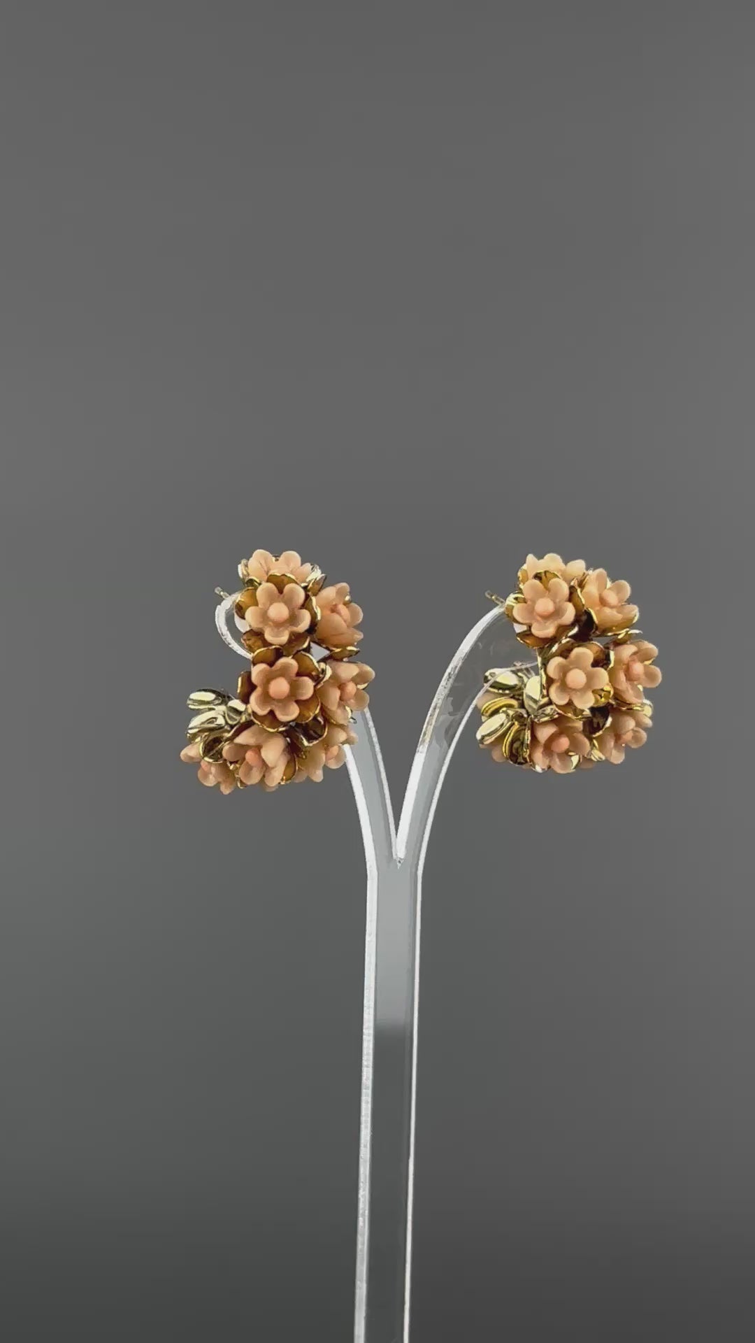 Vintage beige plastic flower hoop earrings